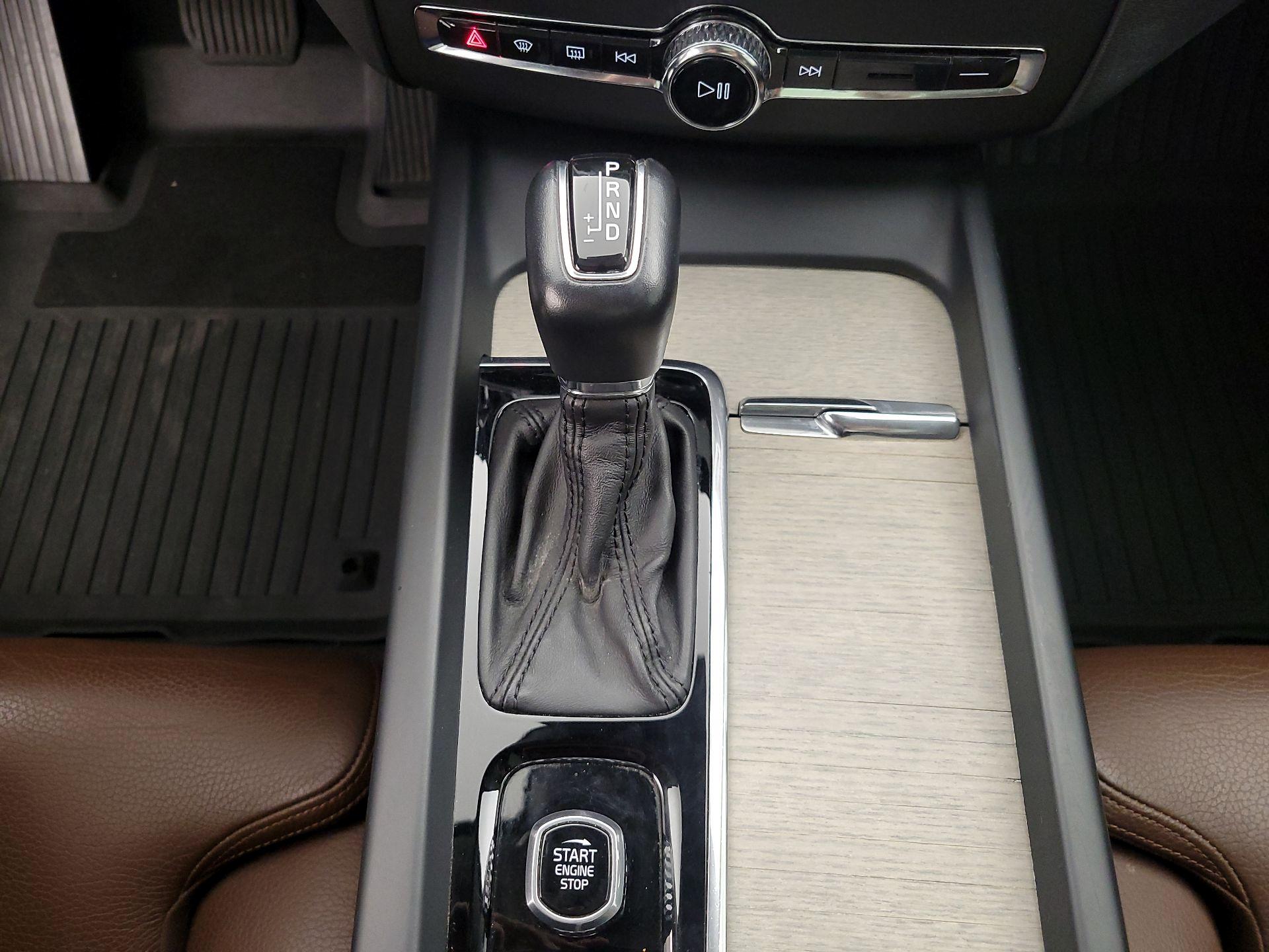 Thumbnail: 2018 Volvo XC60 - 18