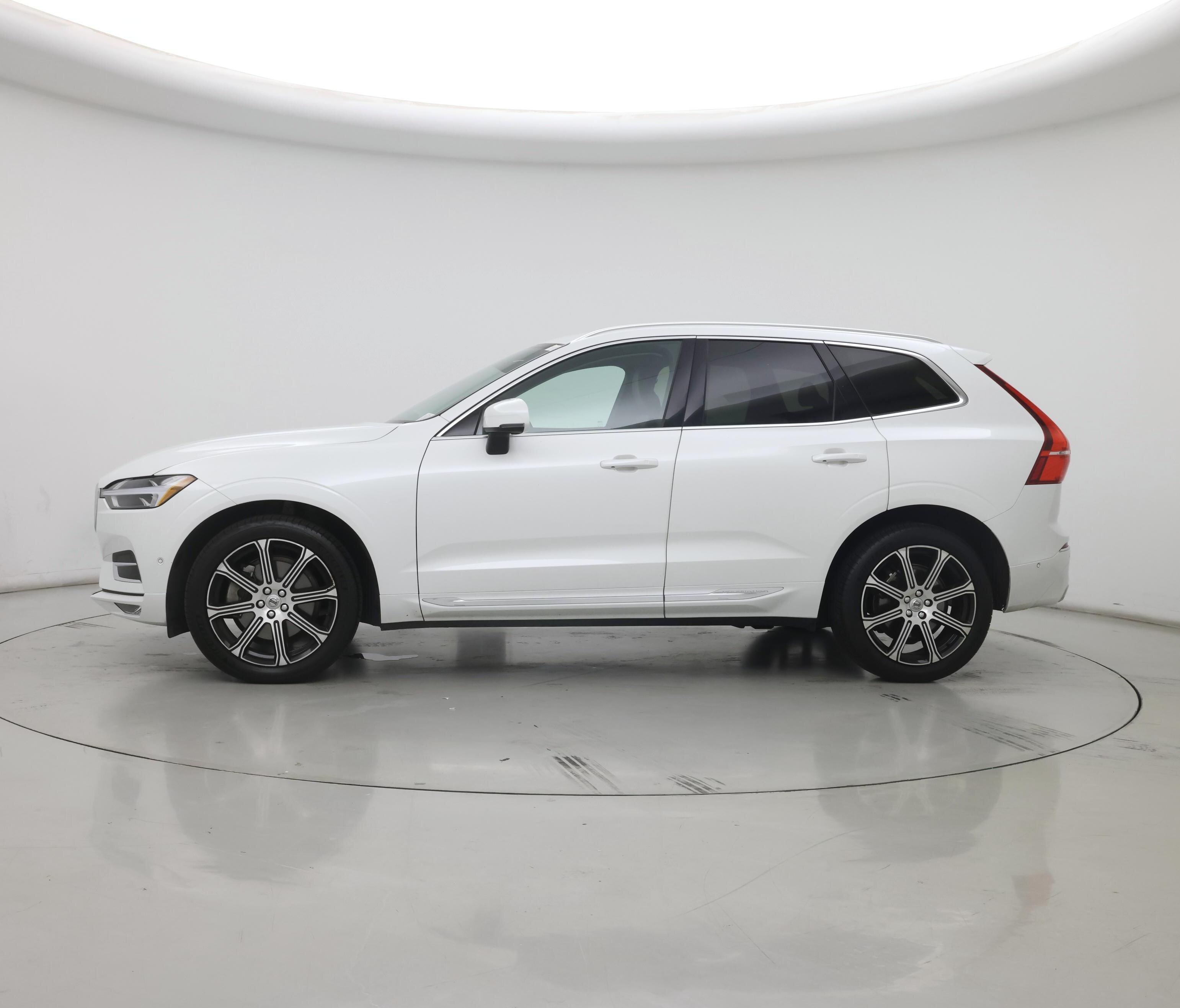 Thumbnail: 2018 Volvo XC60 - 3