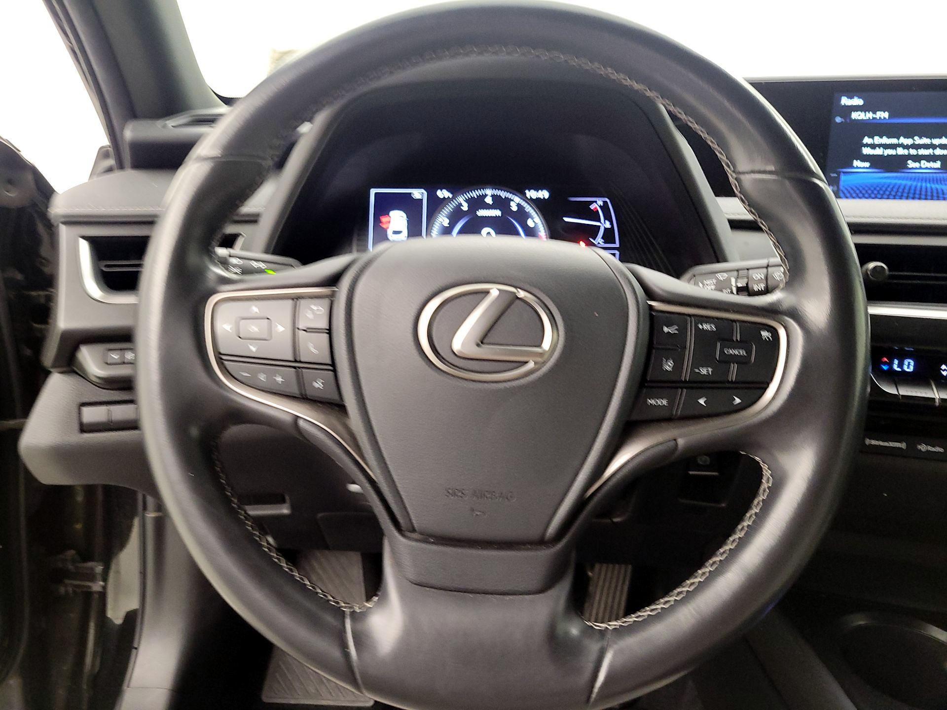 Thumbnail: 2019 Lexus UX - 10