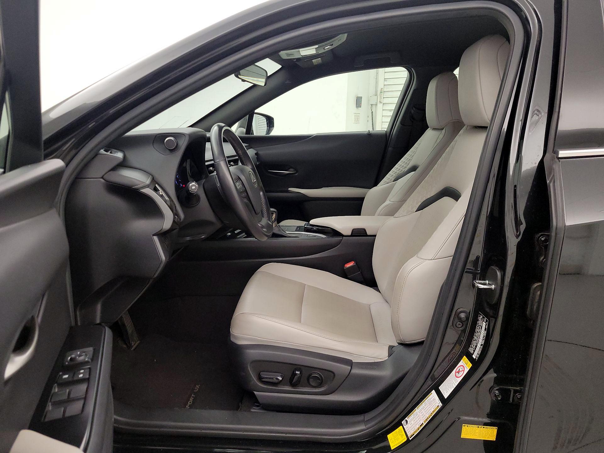 Thumbnail: 2019 Lexus UX - 11