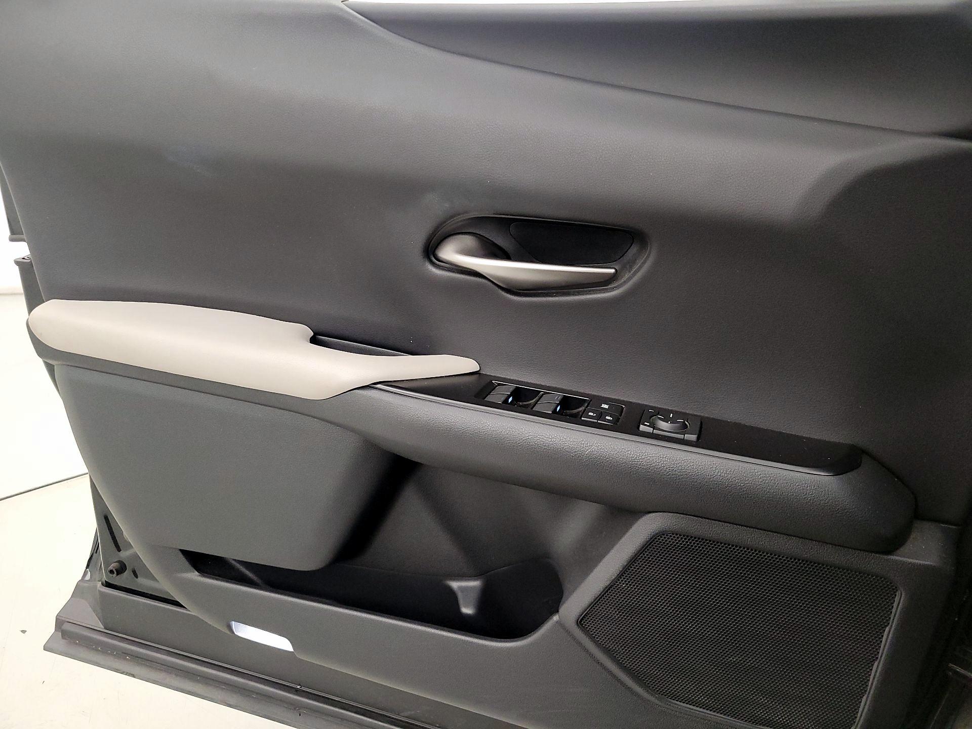 Thumbnail: 2019 Lexus UX - 12