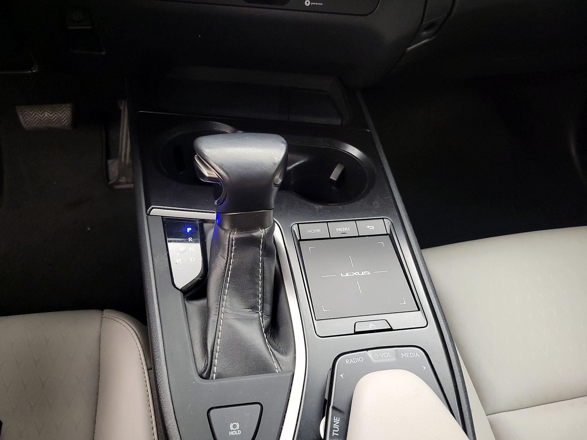 Thumbnail: 2019 Lexus UX - 17