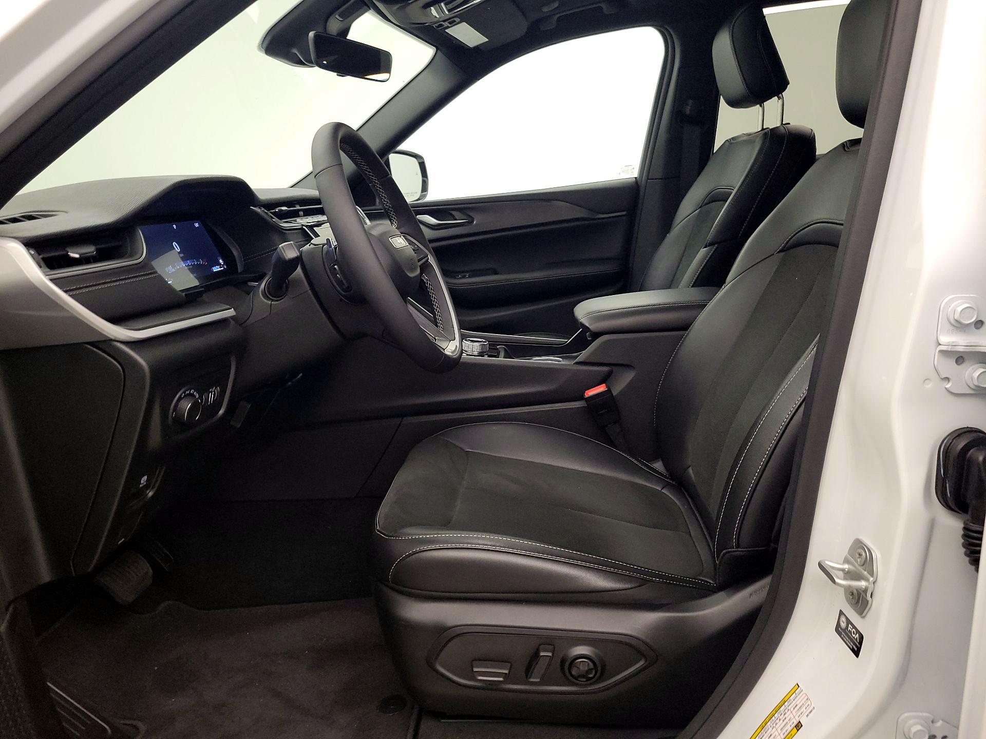 Thumbnail: 2025 Jeep Grand Cherokee - 11