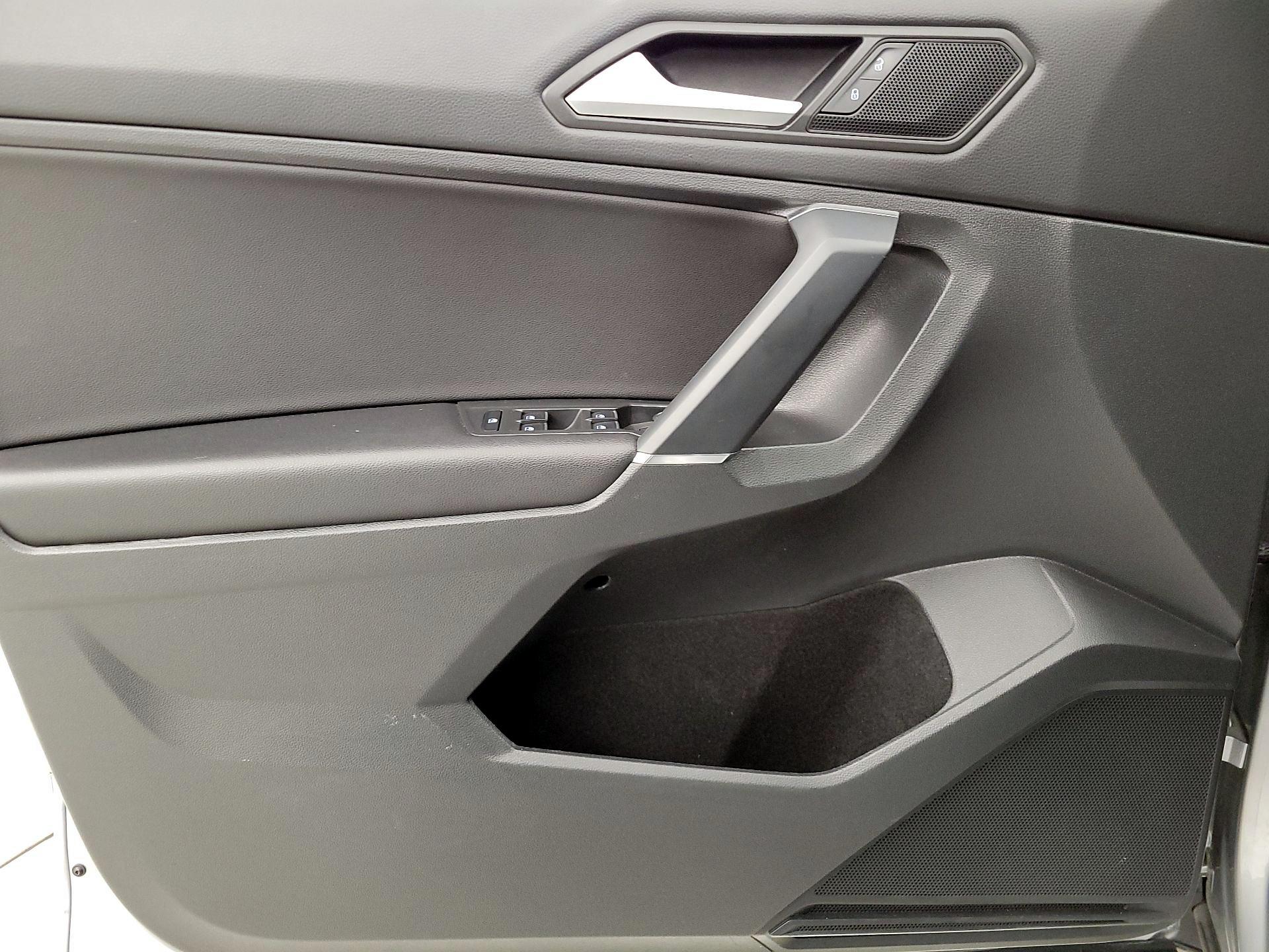 Thumbnail: 2020 Volkswagen Tiguan - 12
