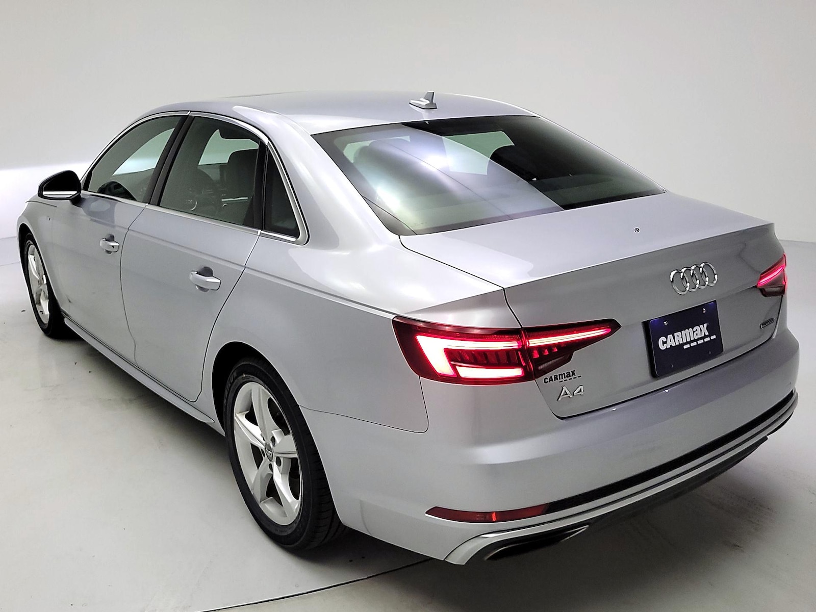 2019 Audi A4 Premium - Photo 7