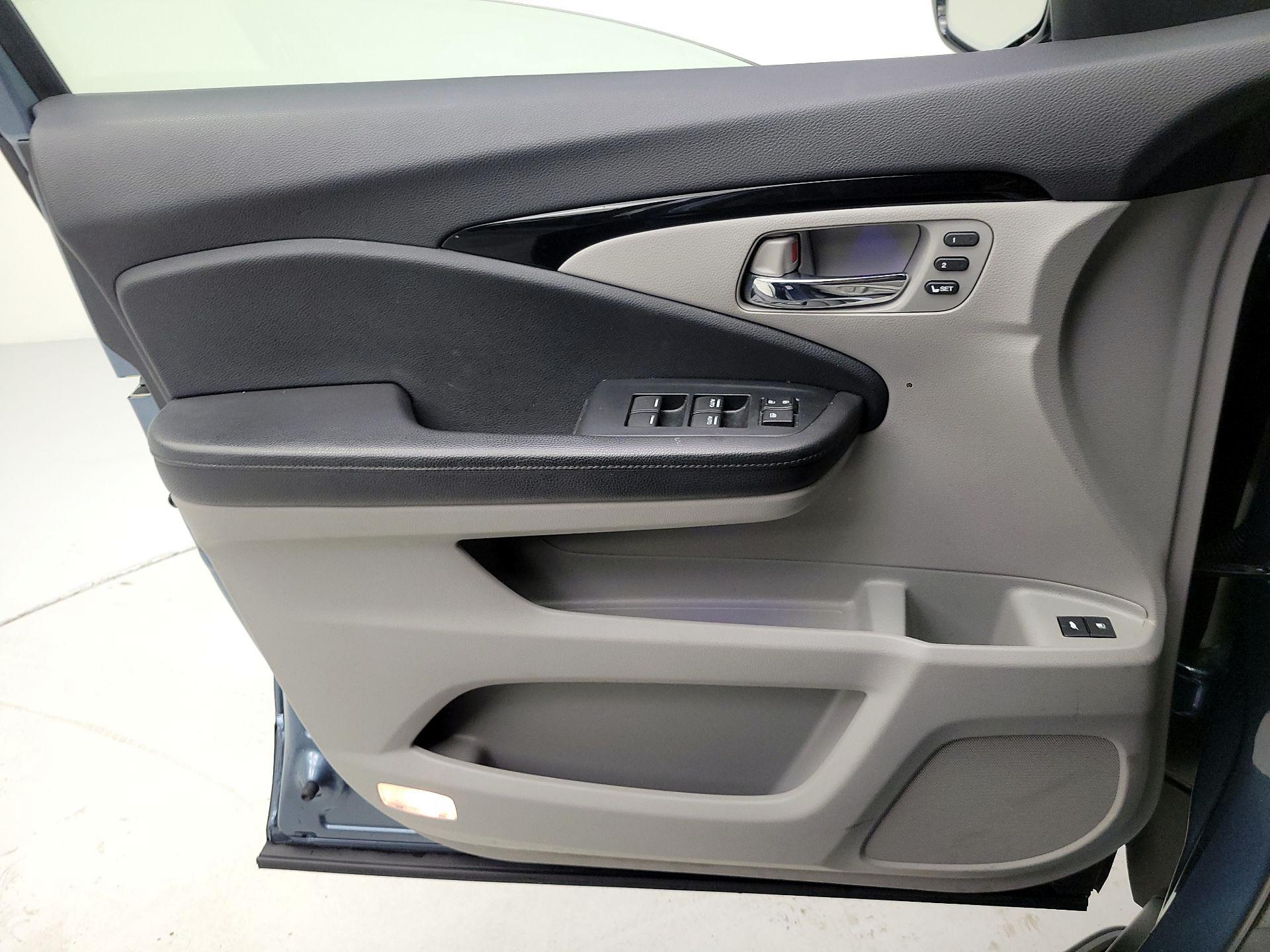 Thumbnail: 2020 Honda Pilot - 12