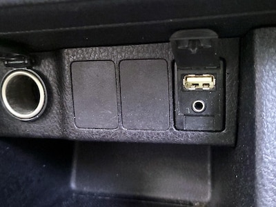 USB/AUX Ports