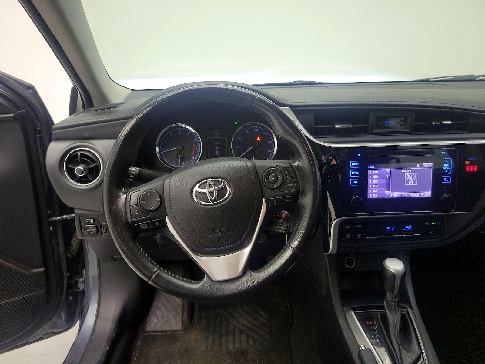 2018 Toyota Corolla SE - Photo 9
