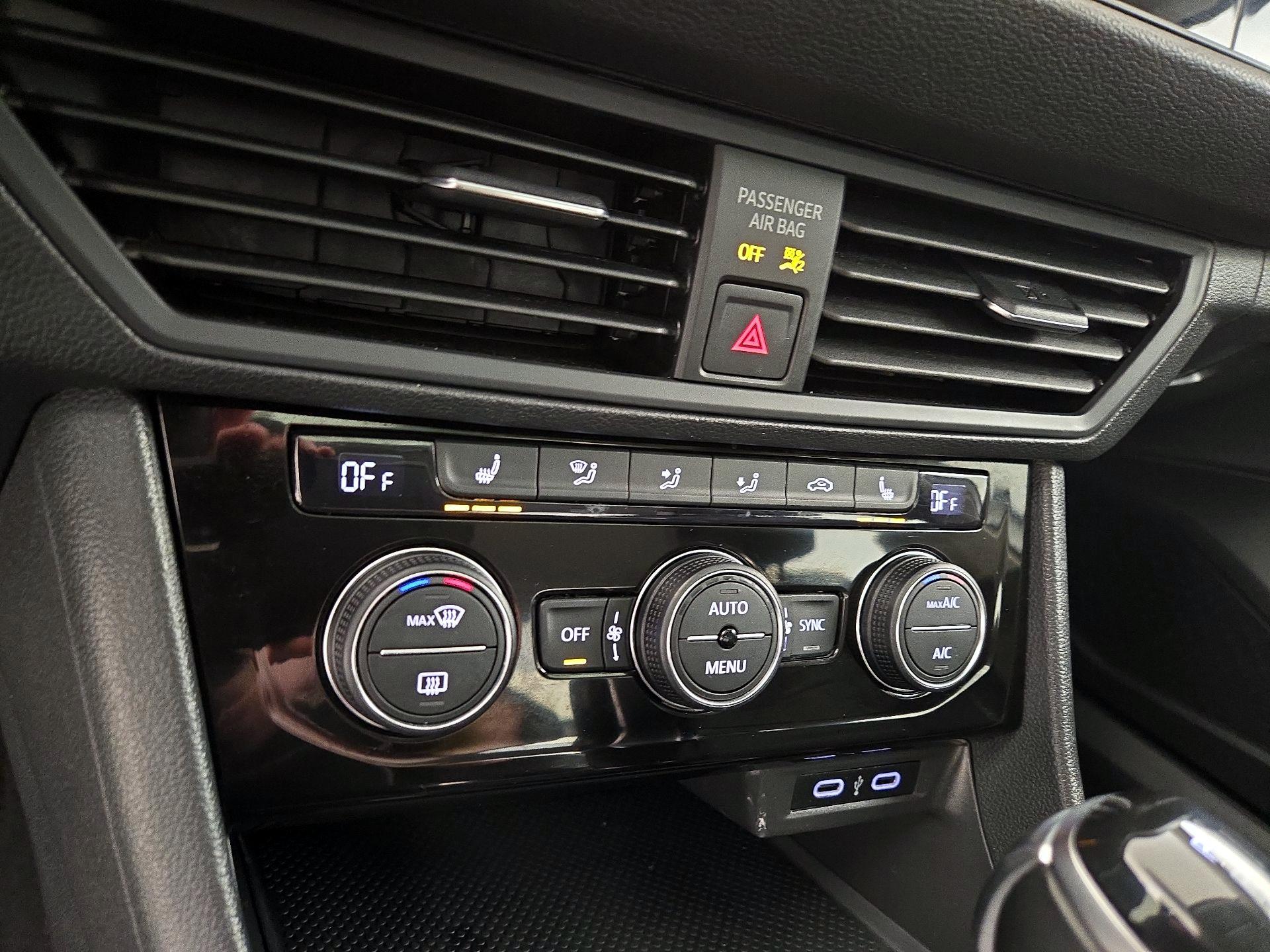 Thumbnail: 2023 Volkswagen Jetta - 16