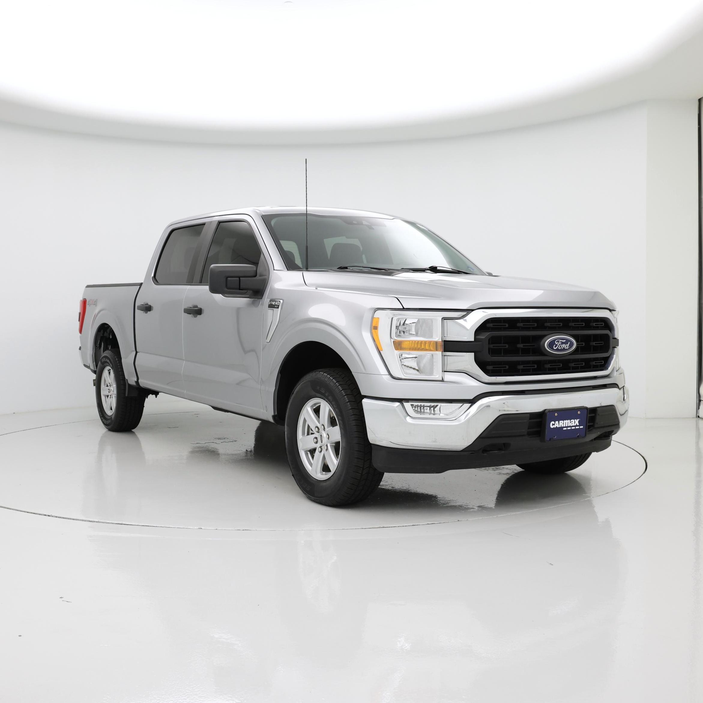 Silver 2022 Ford F-150 XLT SuperCrew 4WD Pickup Truck Four-Wheel Drive Automatic