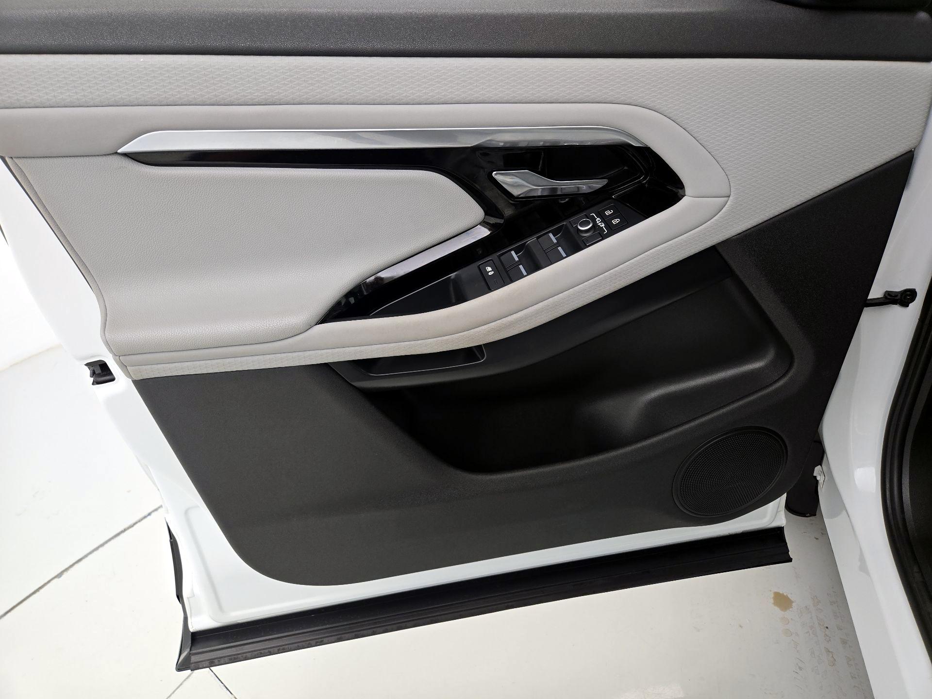 Thumbnail: 2022 Land Rover Range Rover Evoque - 12