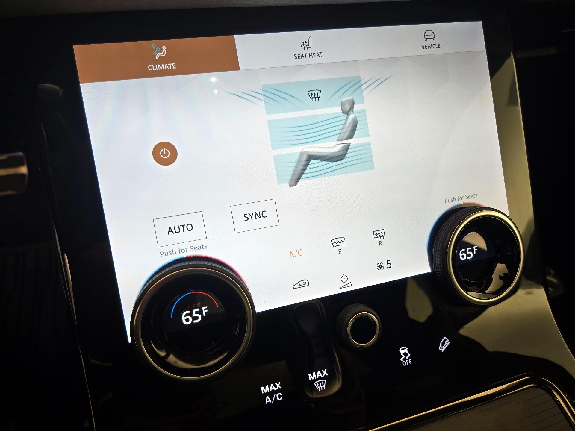 Thumbnail: 2022 Land Rover Range Rover Evoque - 17