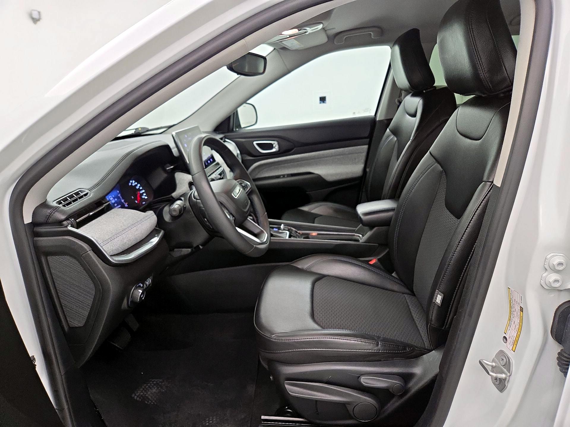 Thumbnail: 2022 Jeep Compass - 11