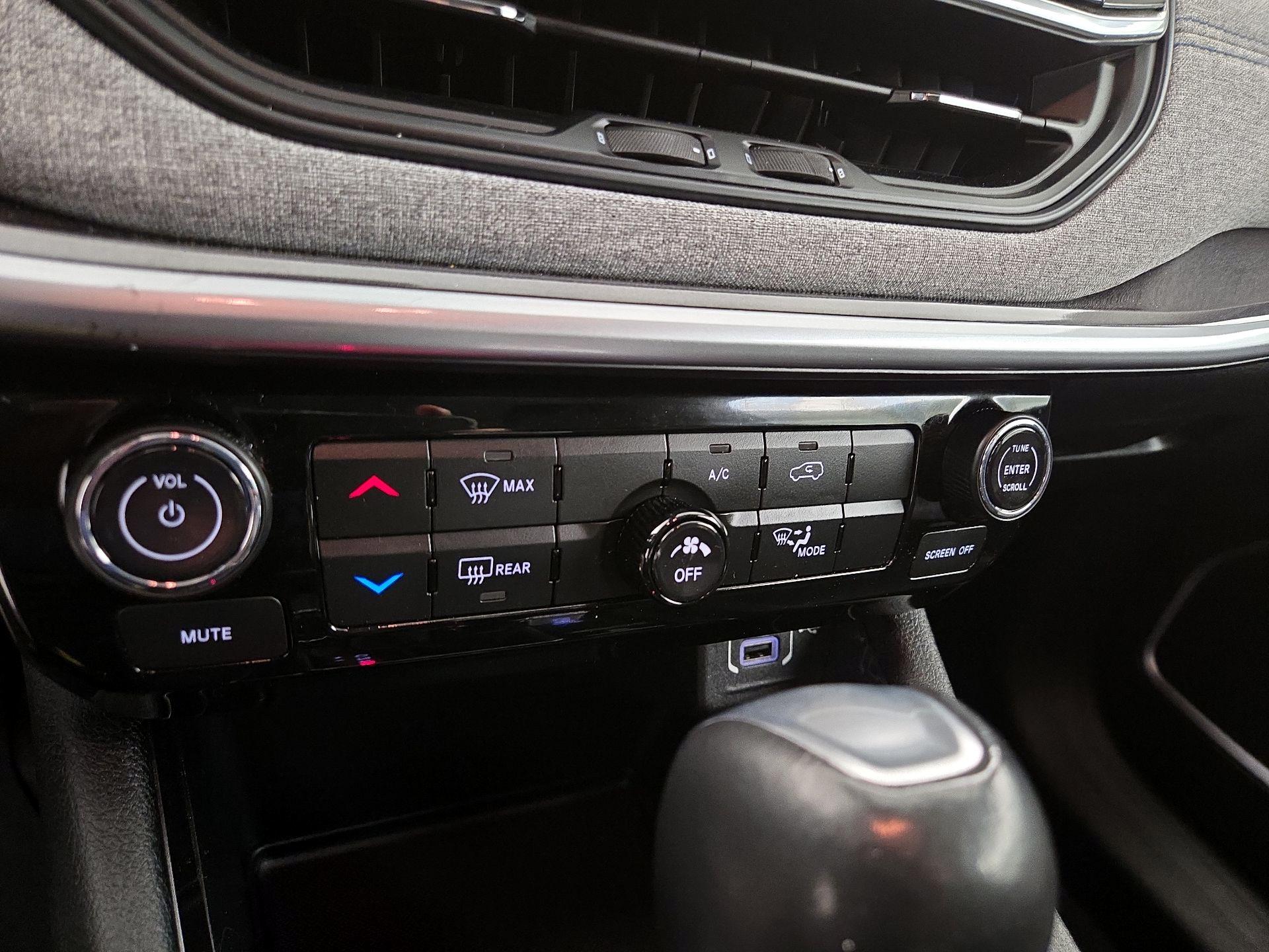 Thumbnail: 2022 Jeep Compass - 16