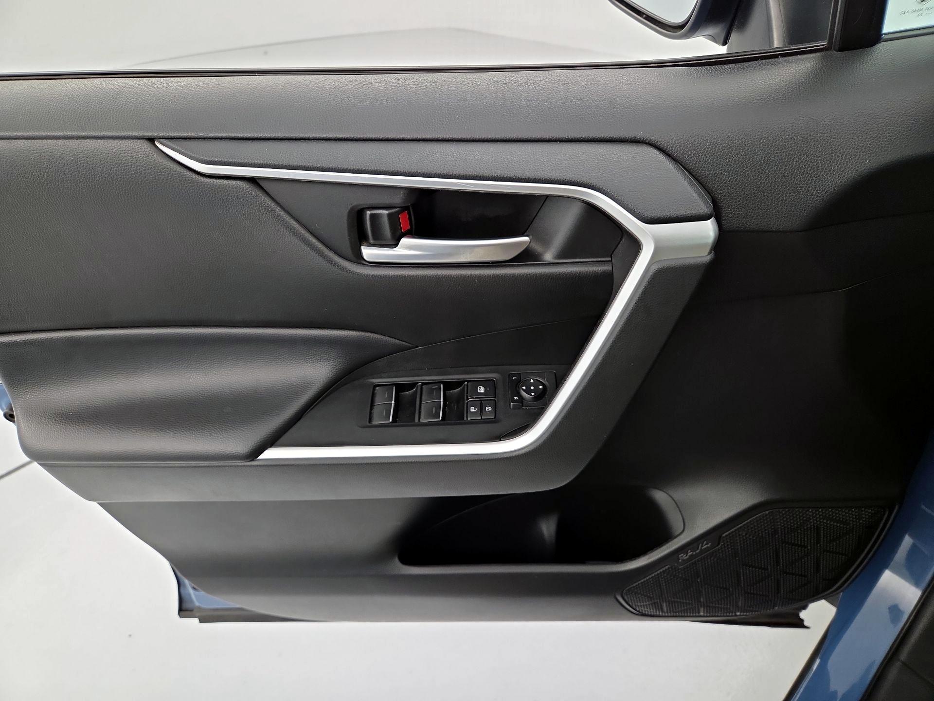 Thumbnail: 2023 Toyota RAV4 - 12