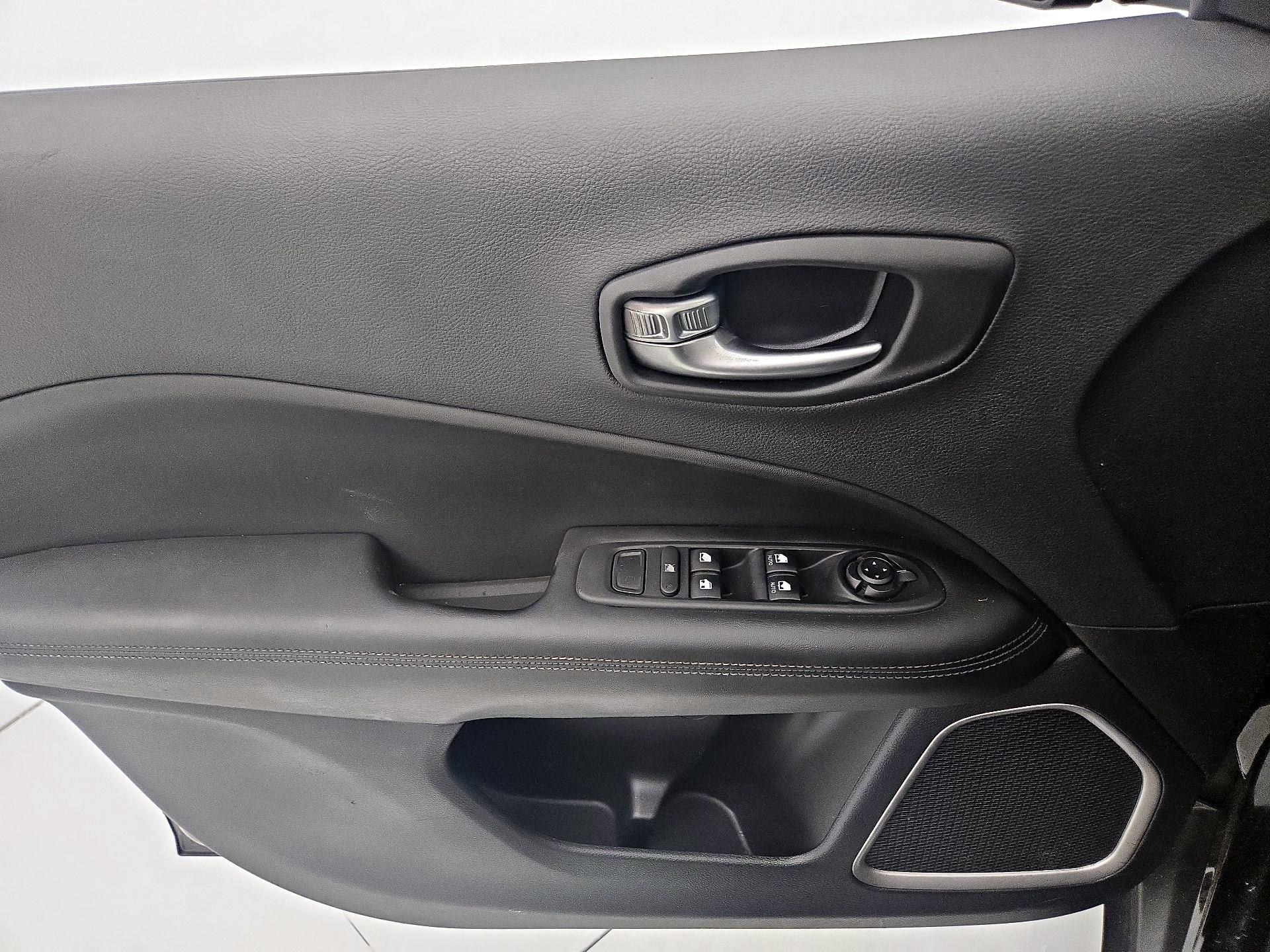 Thumbnail: 2021 Jeep Compass - 12