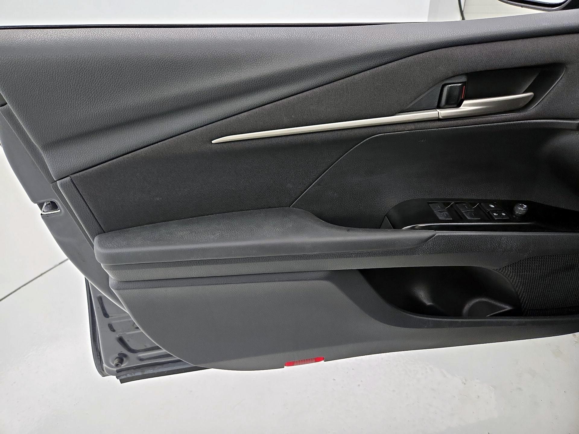 Thumbnail: 2025 Toyota Camry - 12