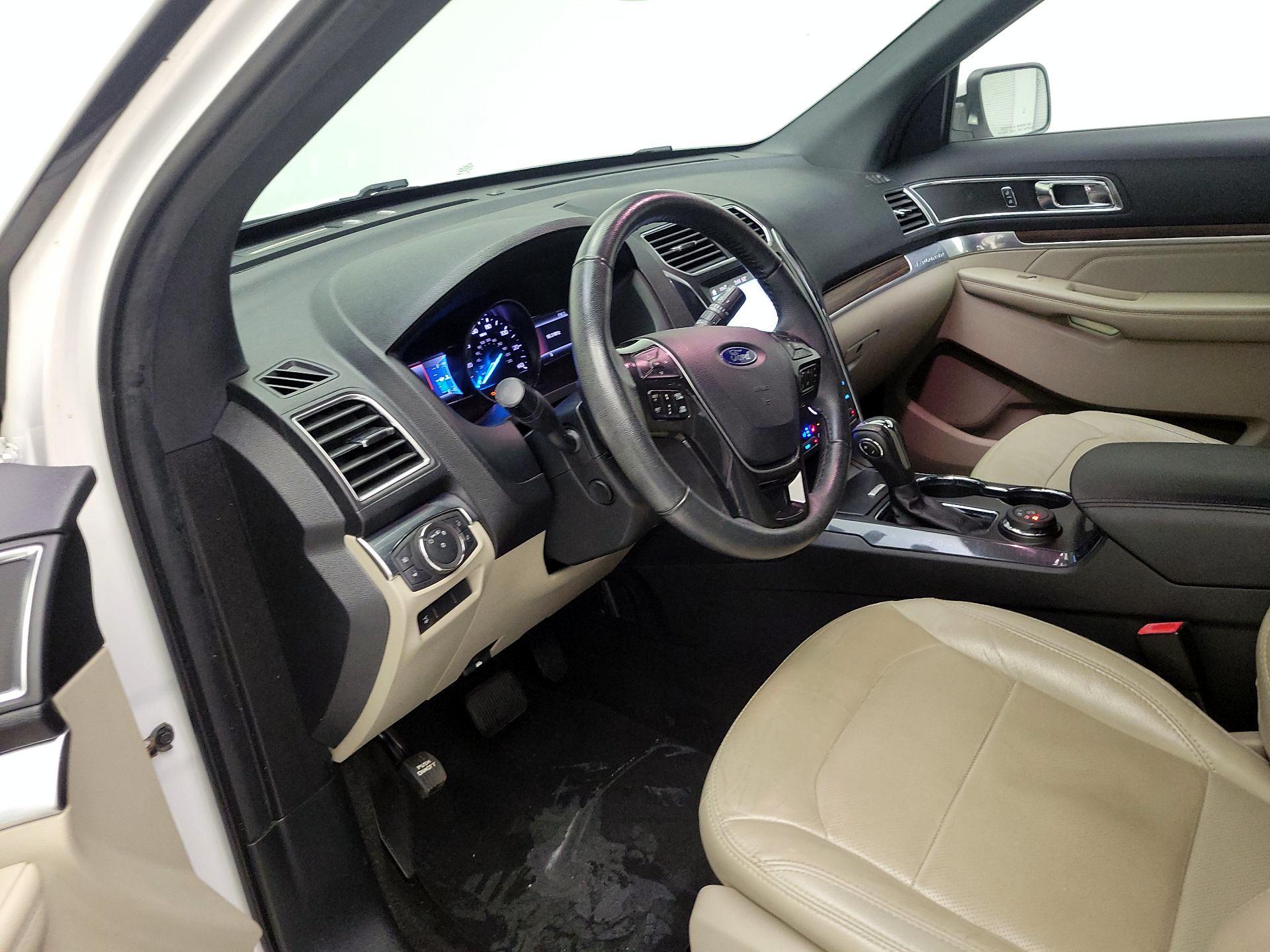 Thumbnail: 2019 Ford Explorer - 9
