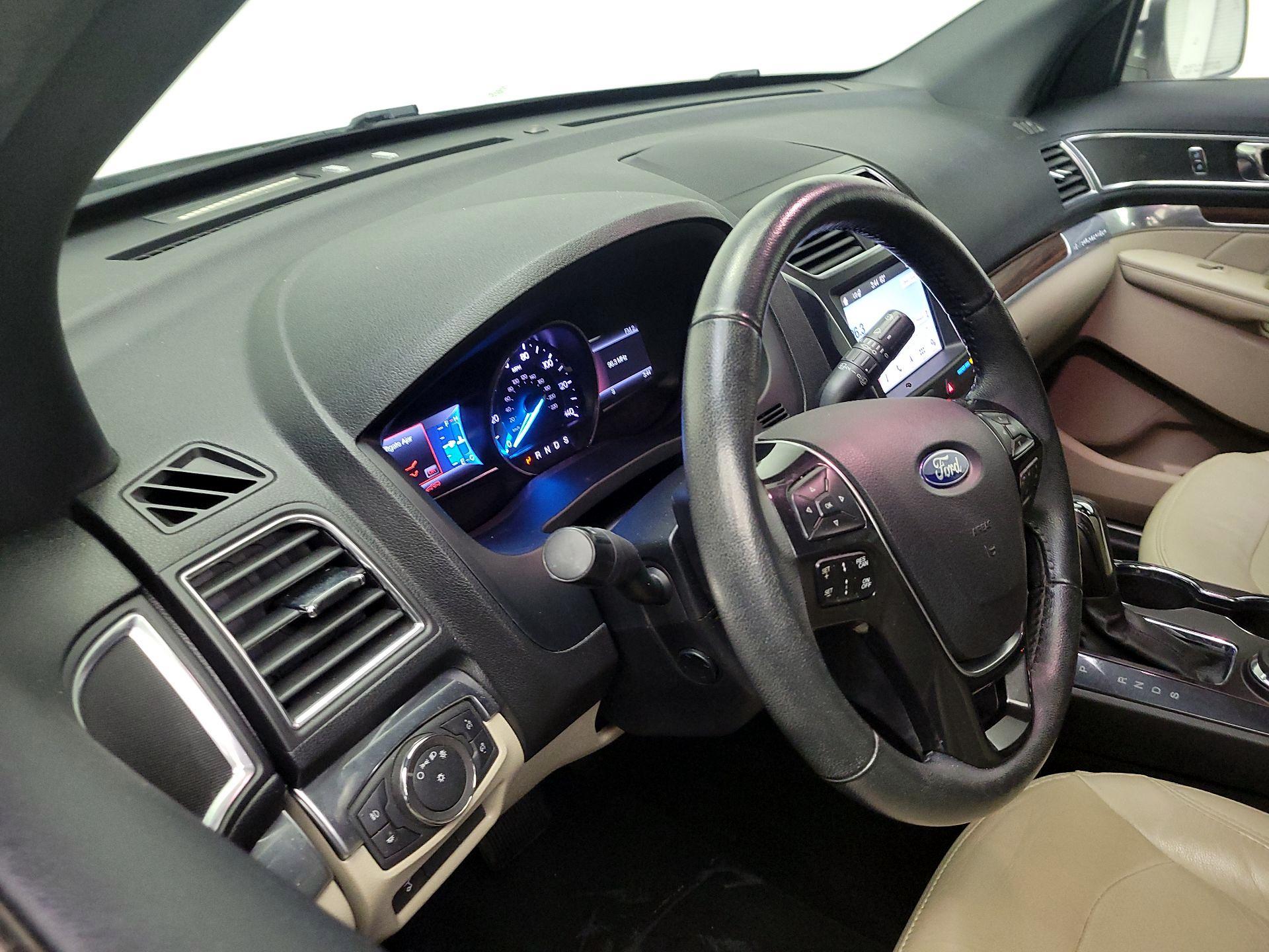 Thumbnail: 2019 Ford Explorer - 8