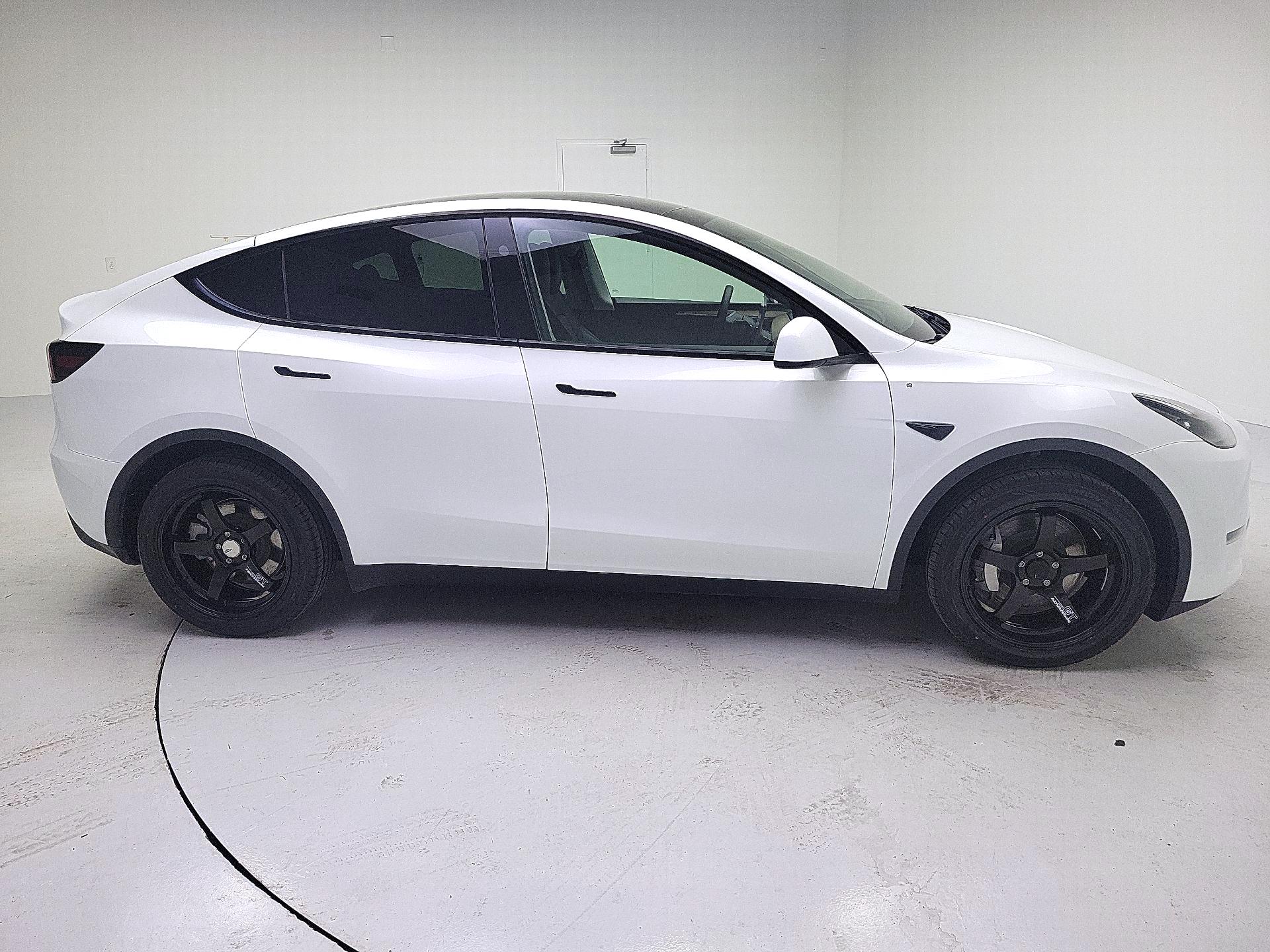 Thumbnail: 2024 Tesla Model Y - 4