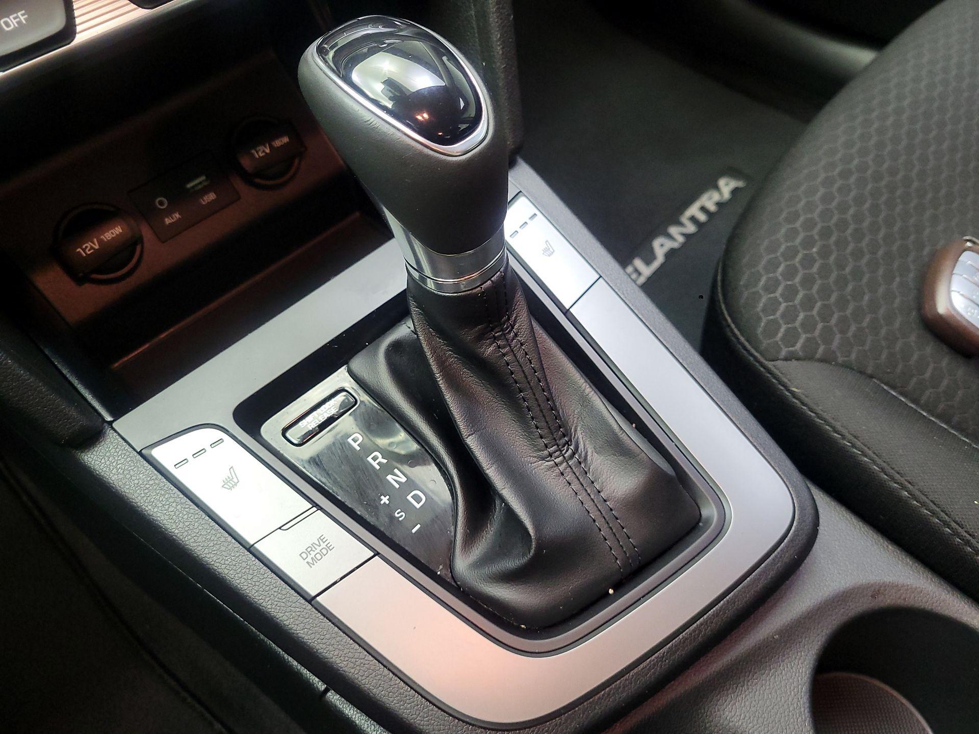 Thumbnail: 2020 Hyundai Elantra - 15