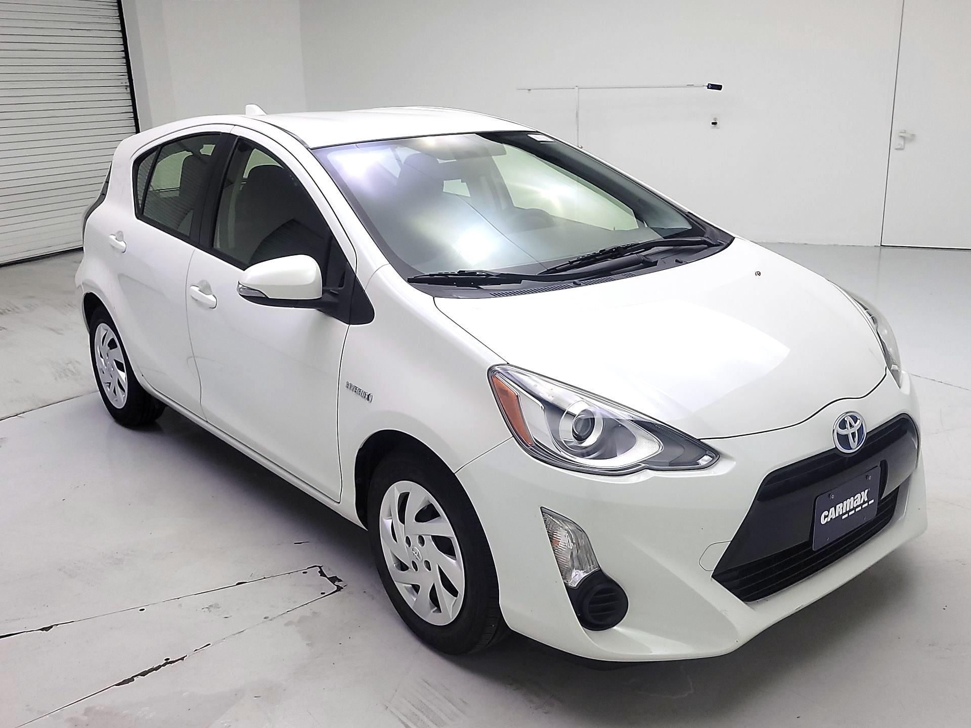 Thumbnail: 2015 Toyota Prius c - 1
