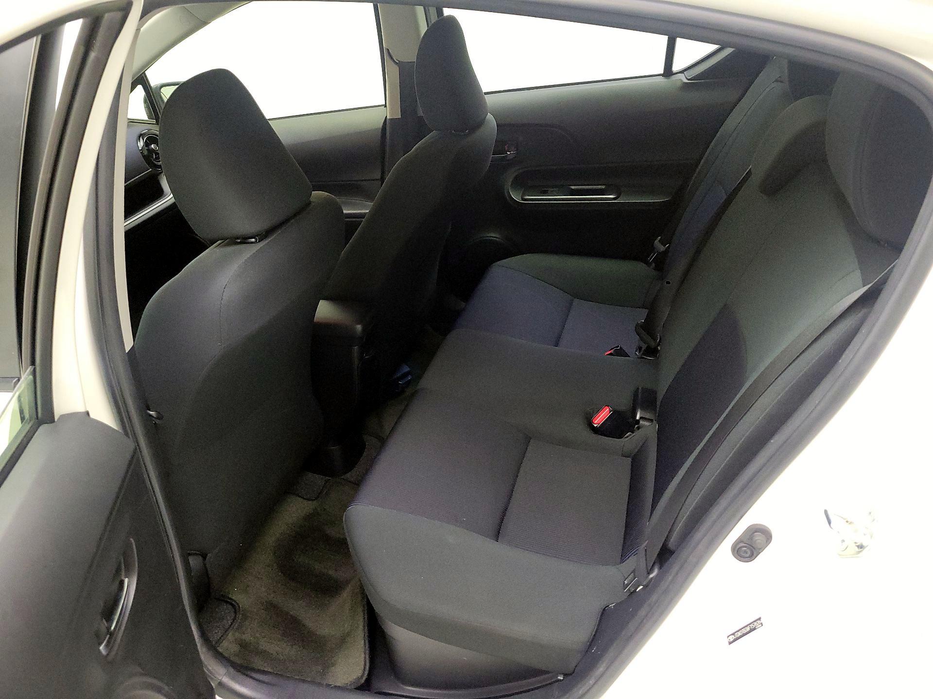 Thumbnail: 2015 Toyota Prius c - 16