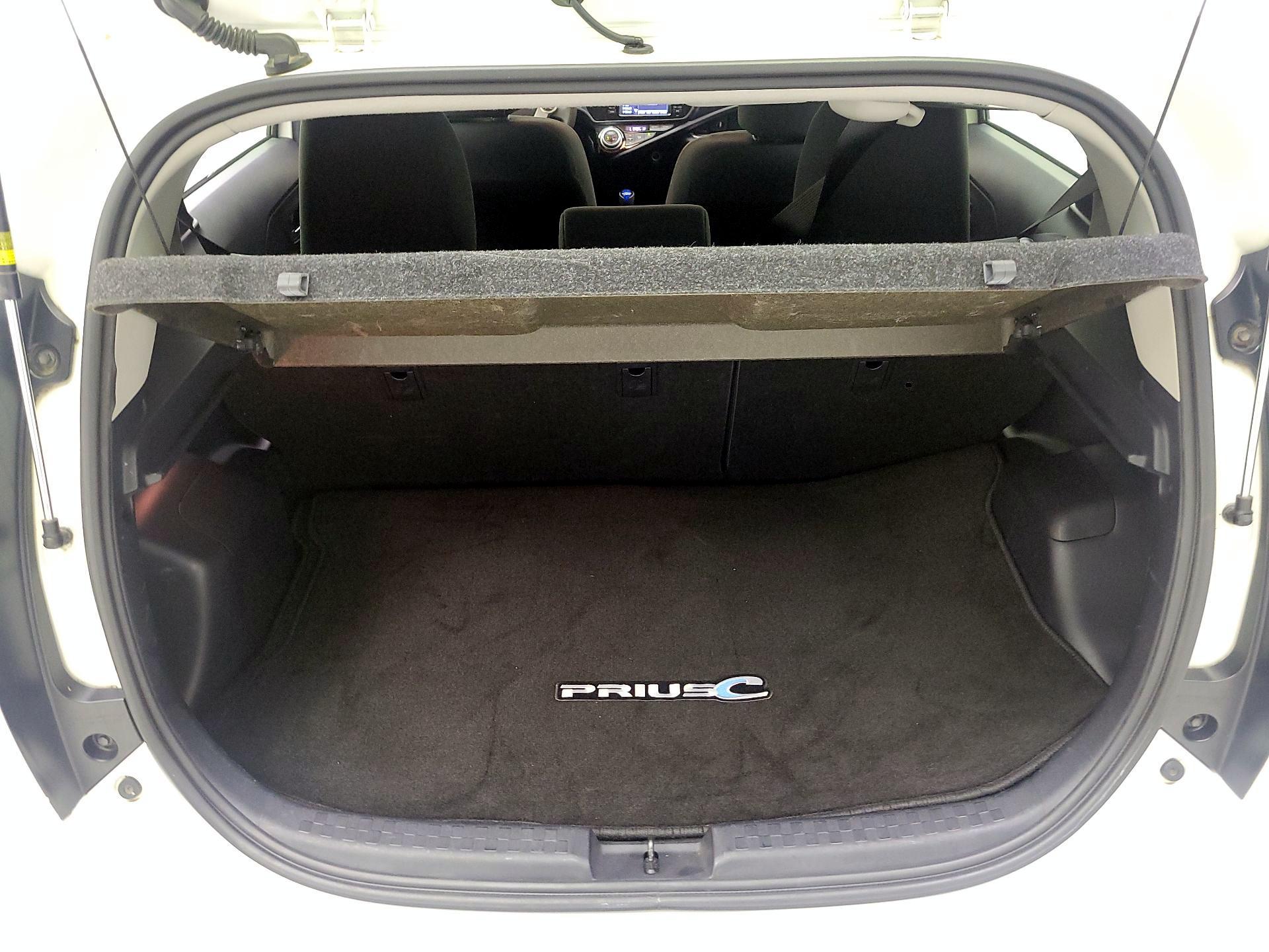 Thumbnail: 2015 Toyota Prius c - 17