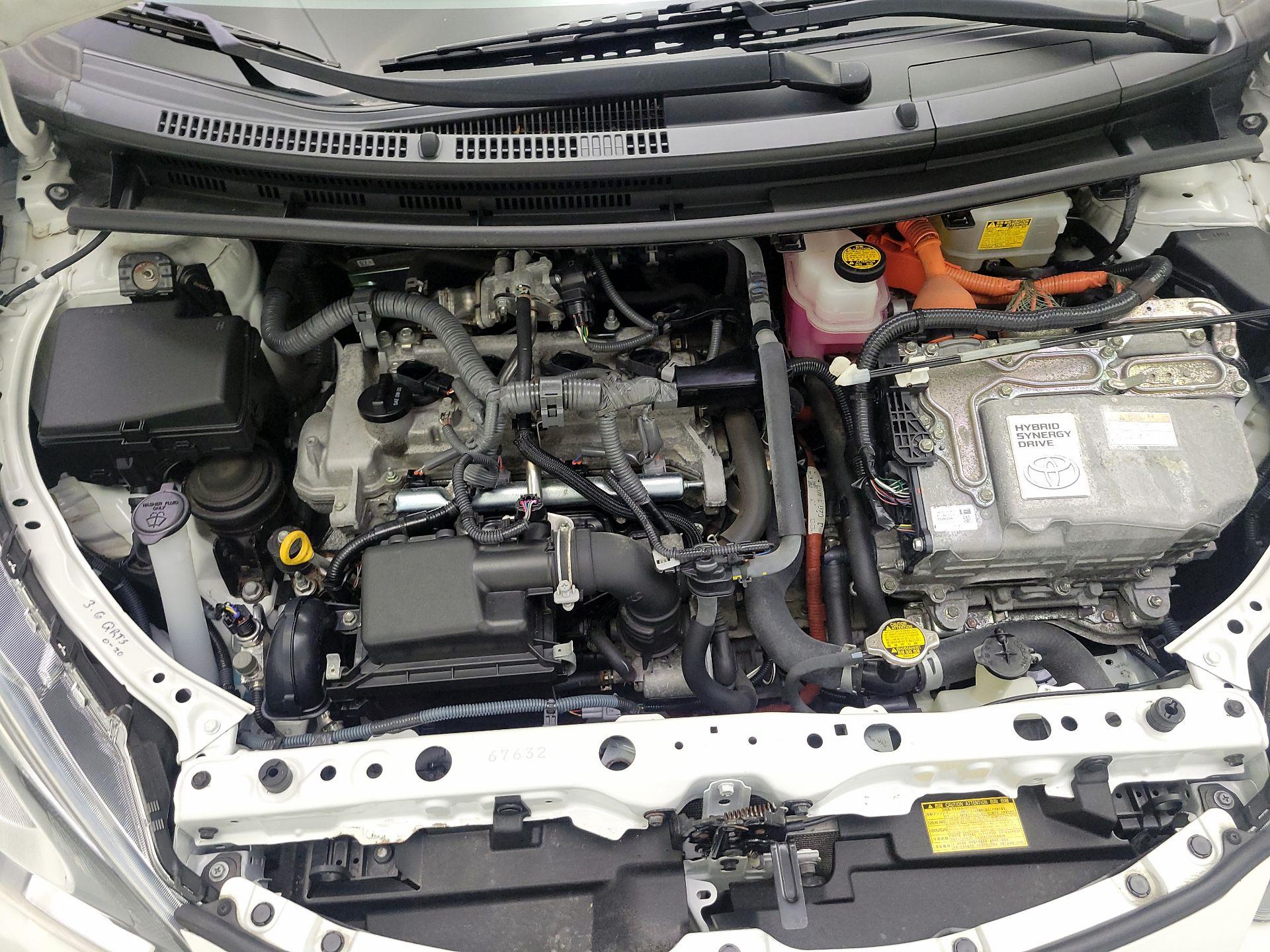 Thumbnail: 2015 Toyota Prius c - 18