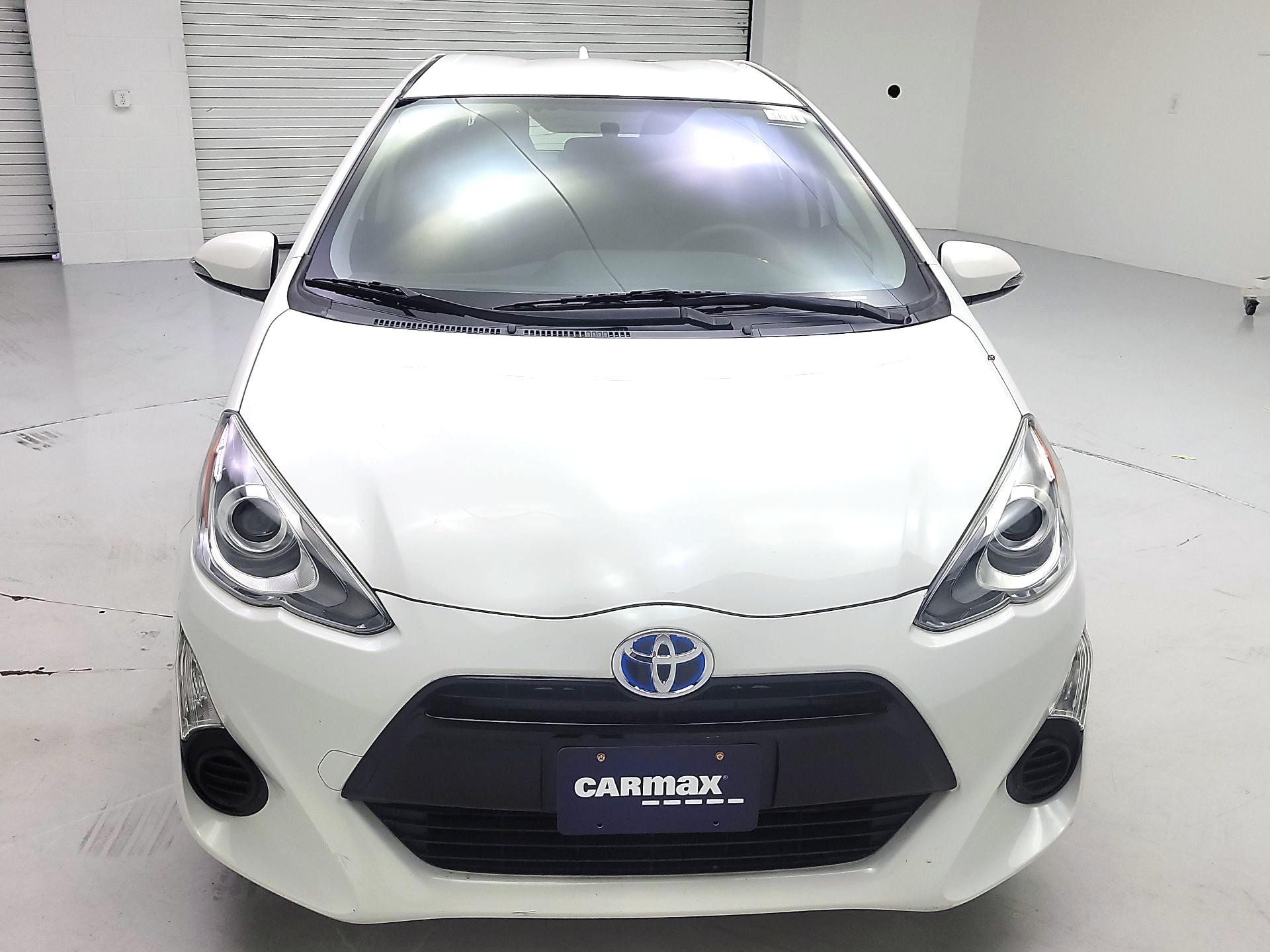 Thumbnail: 2015 Toyota Prius c - 2