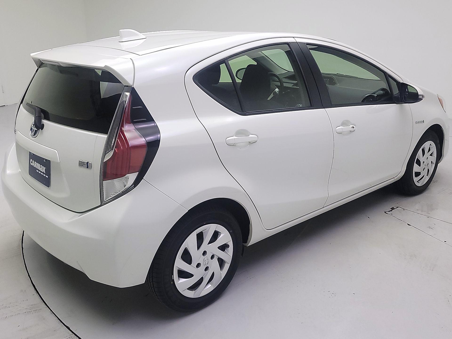 Thumbnail: 2015 Toyota Prius c - 5