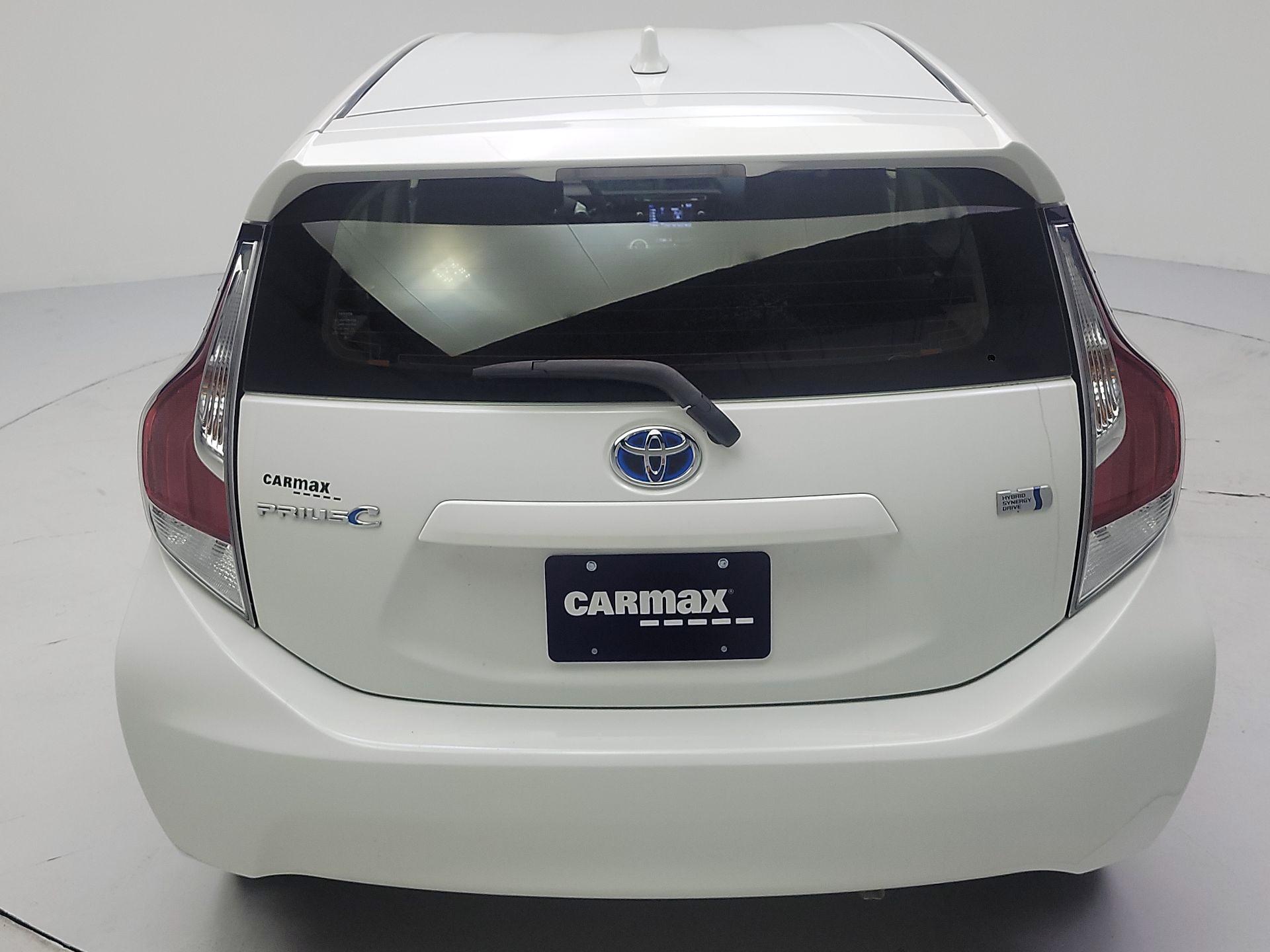 Thumbnail: 2015 Toyota Prius c - 6