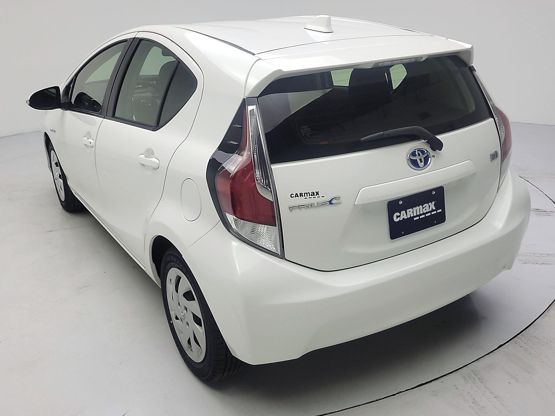 Thumbnail: 2015 Toyota Prius c - 7