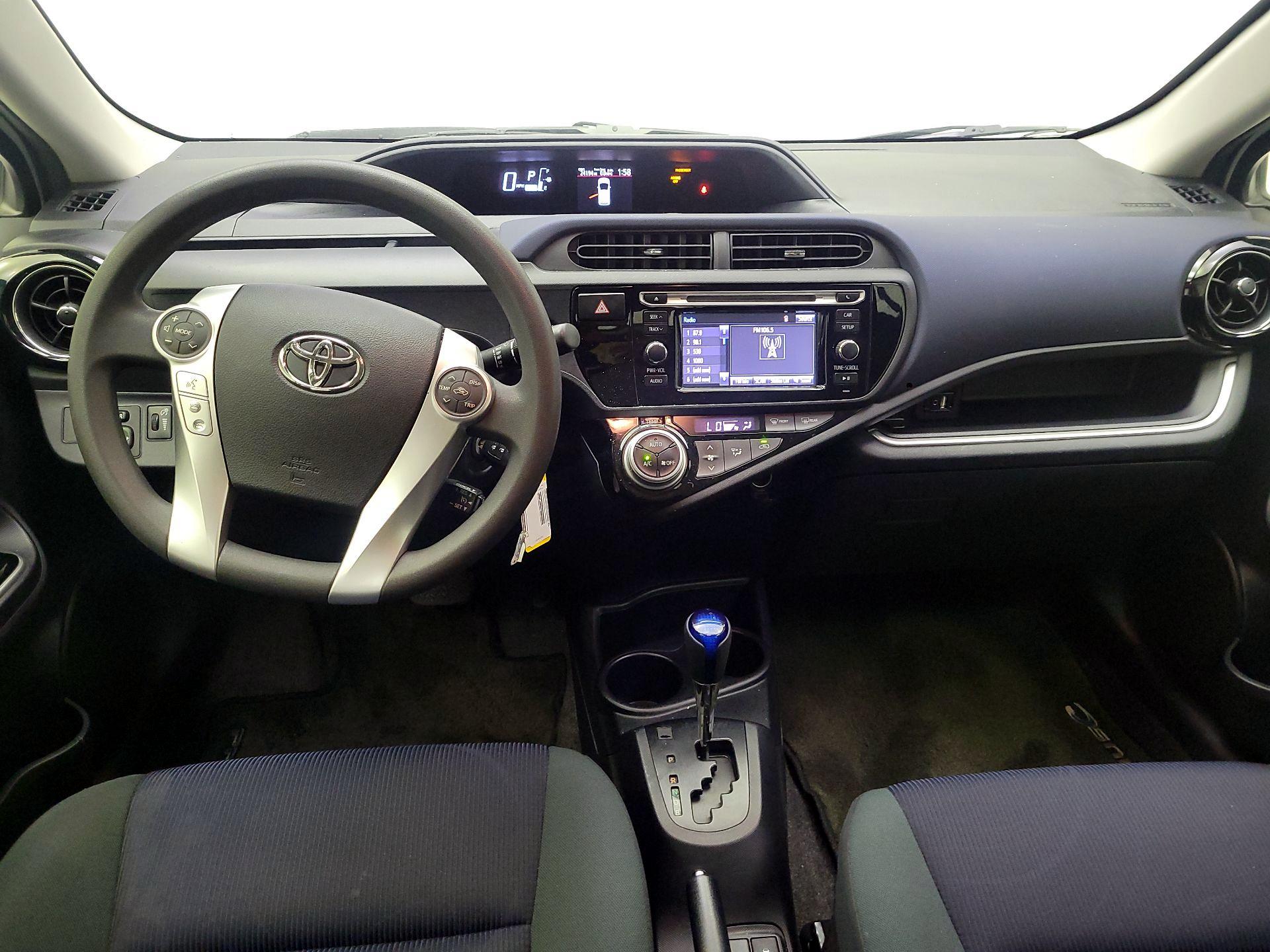 Thumbnail: 2015 Toyota Prius c - 8