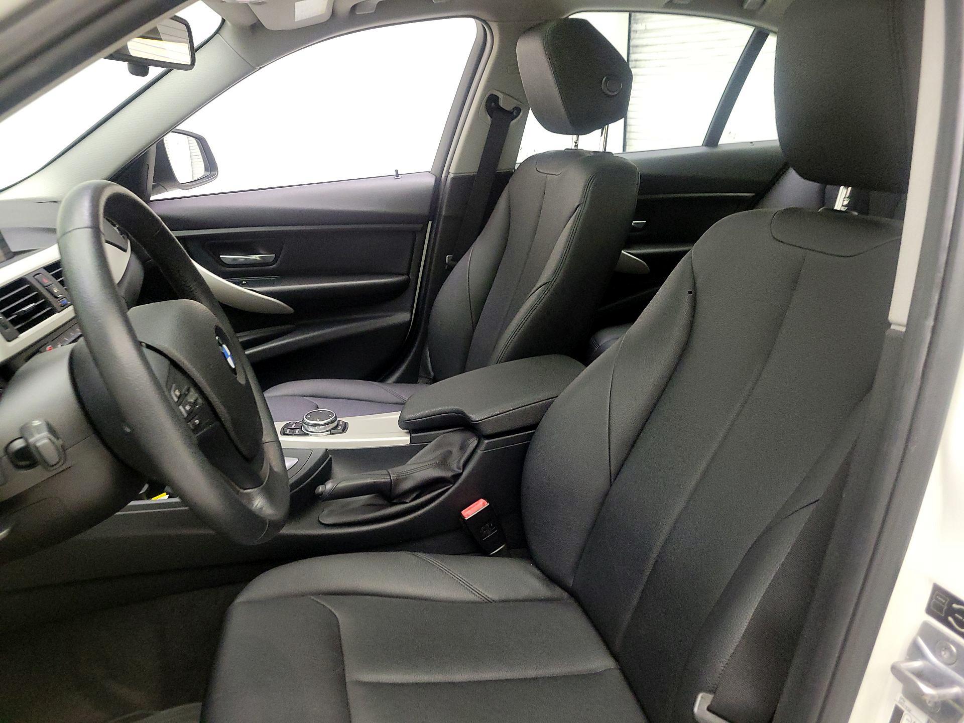 Thumbnail: 2015 BMW 3 Series - 9