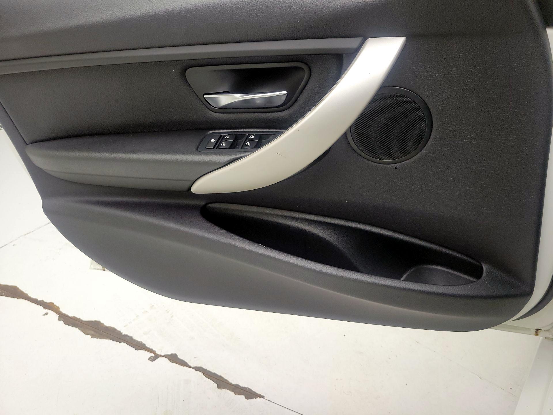 Thumbnail: 2015 BMW 3 Series - 10