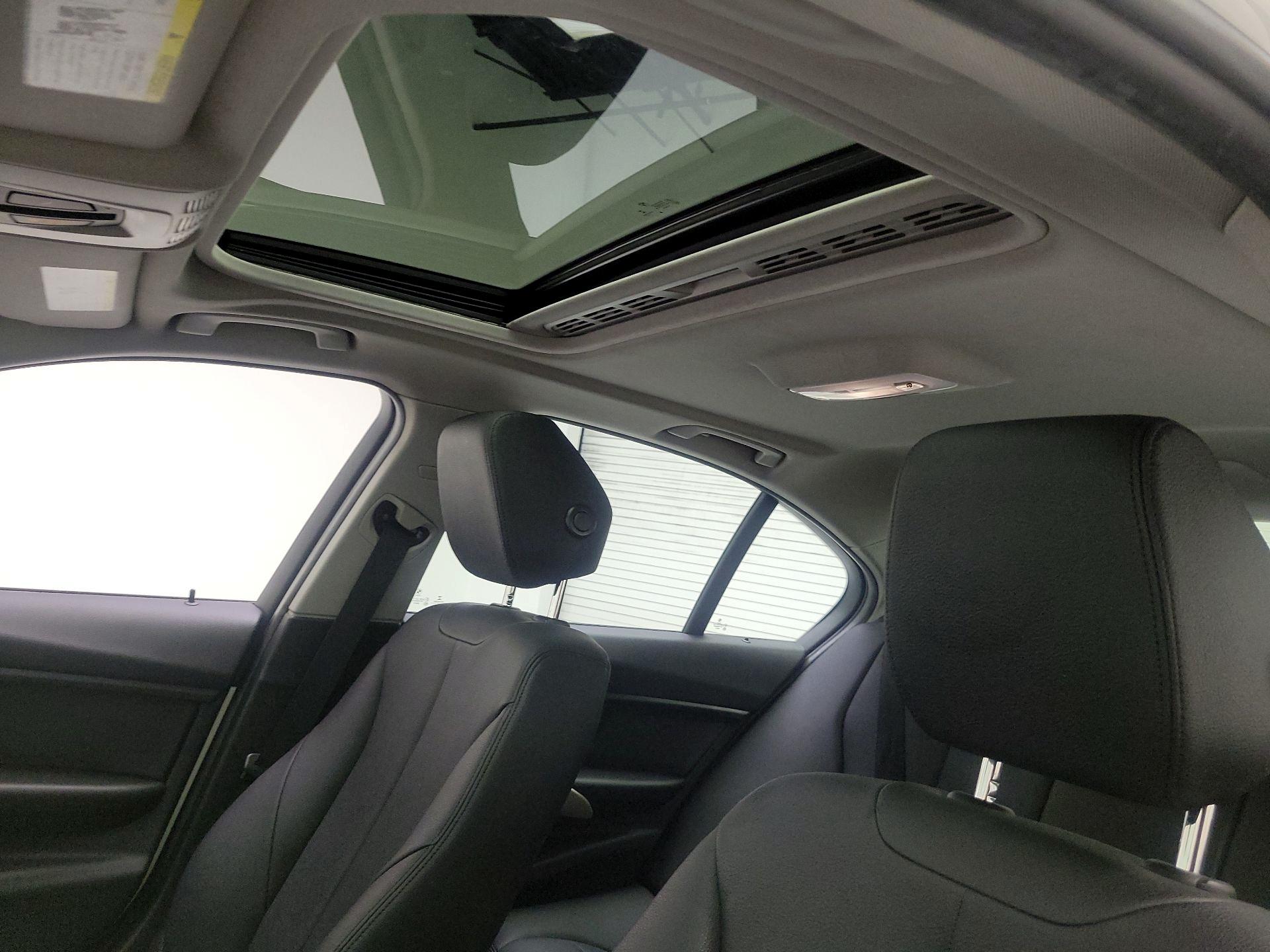 Thumbnail: 2015 BMW 3 Series - 17