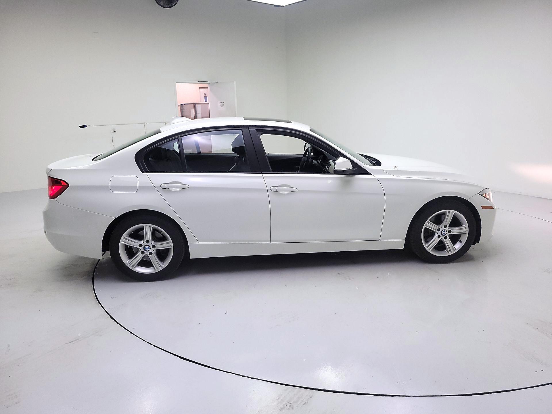 Thumbnail: 2015 BMW 3 Series - 4