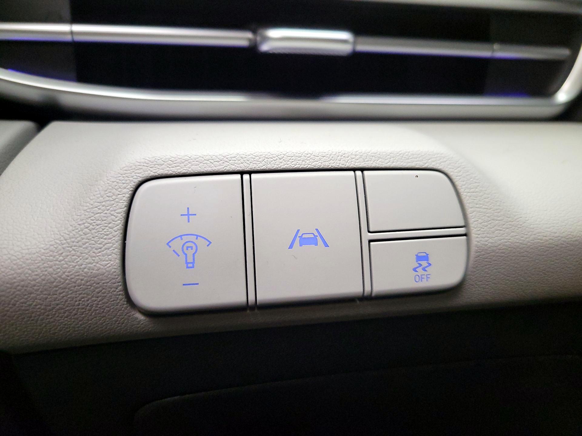 Thumbnail: 2022 Hyundai Elantra - 11