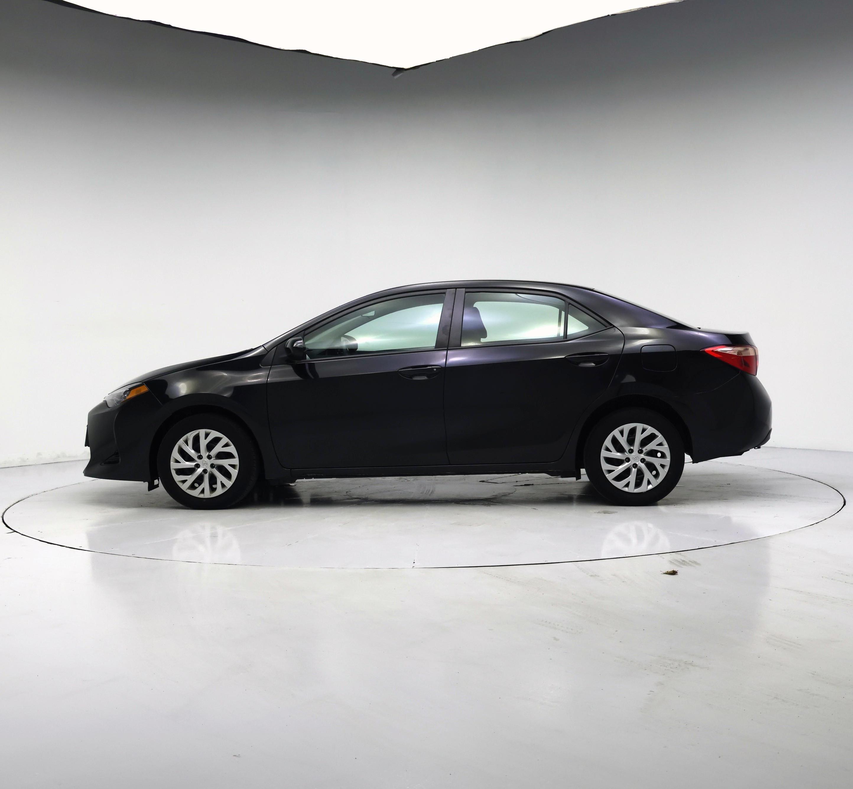 Thumbnail: 2017 Toyota Corolla - 3