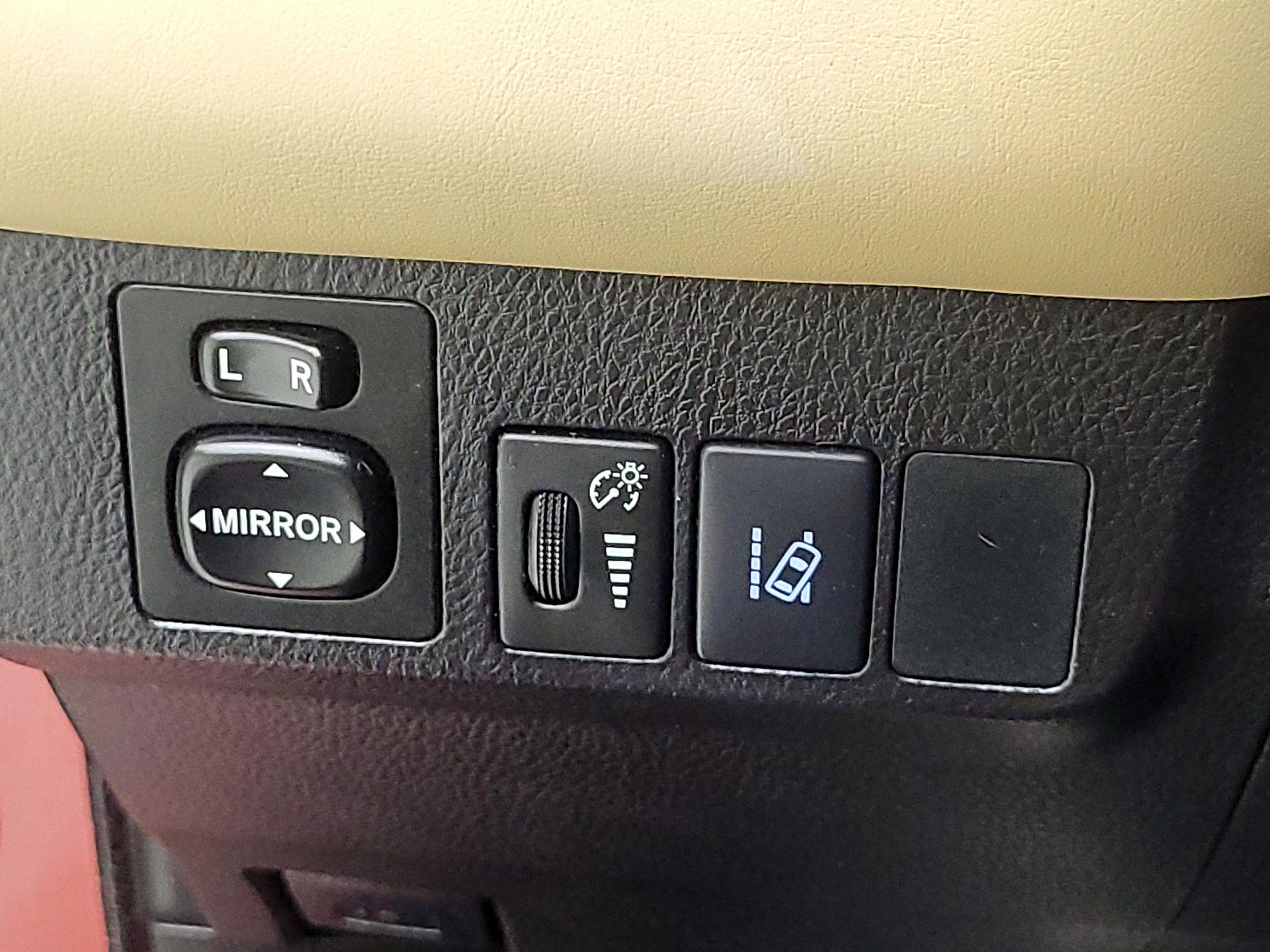 Thumbnail: 2016 Toyota RAV4 - 11