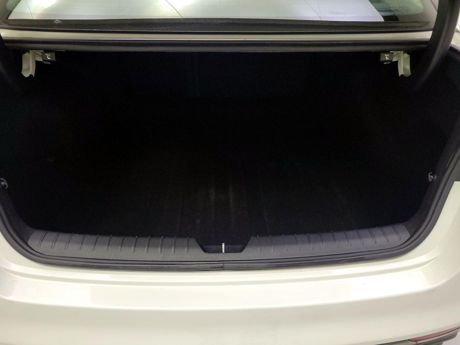 Thumbnail: 2017 Kia Optima - 18