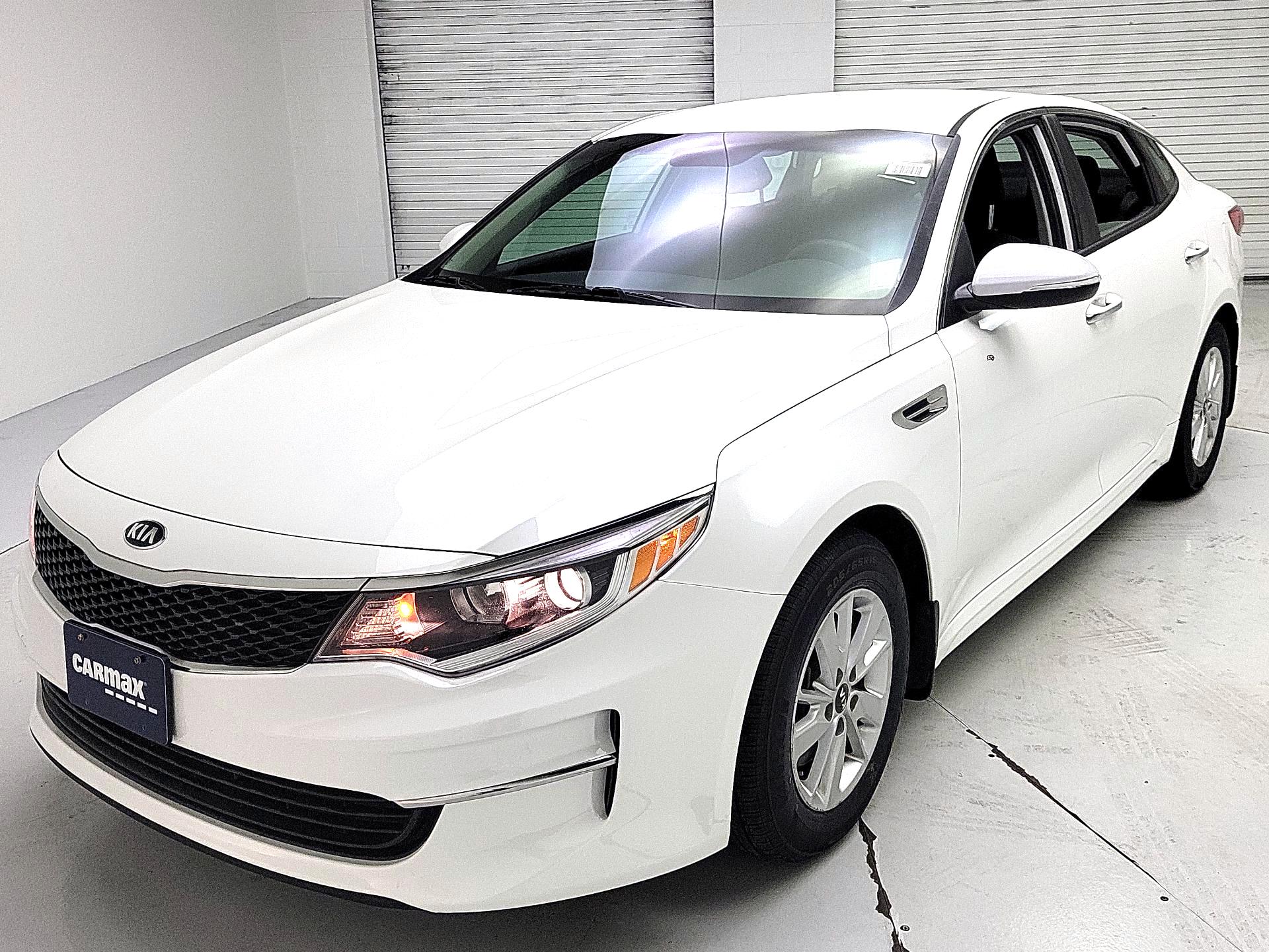 Thumbnail: 2017 Kia Optima - 3