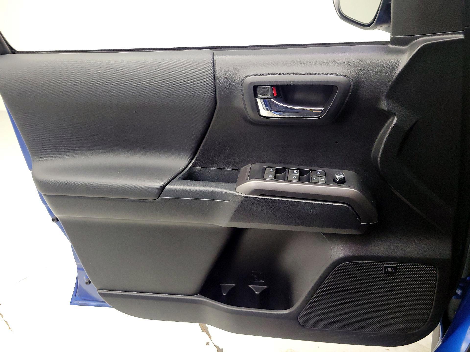 Thumbnail: 2017 Toyota Tacoma - 10