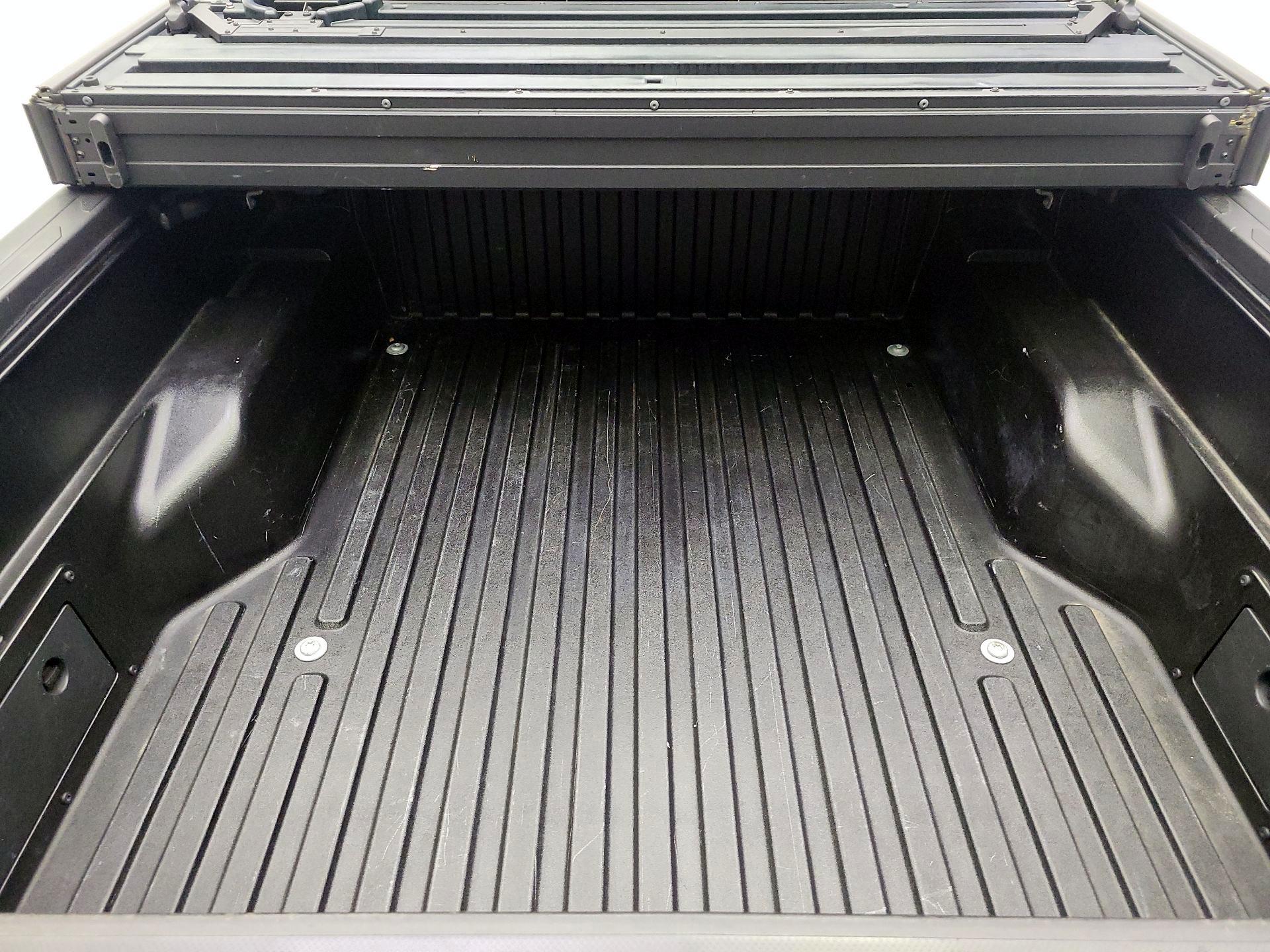 Thumbnail: 2017 Toyota Tacoma - 20