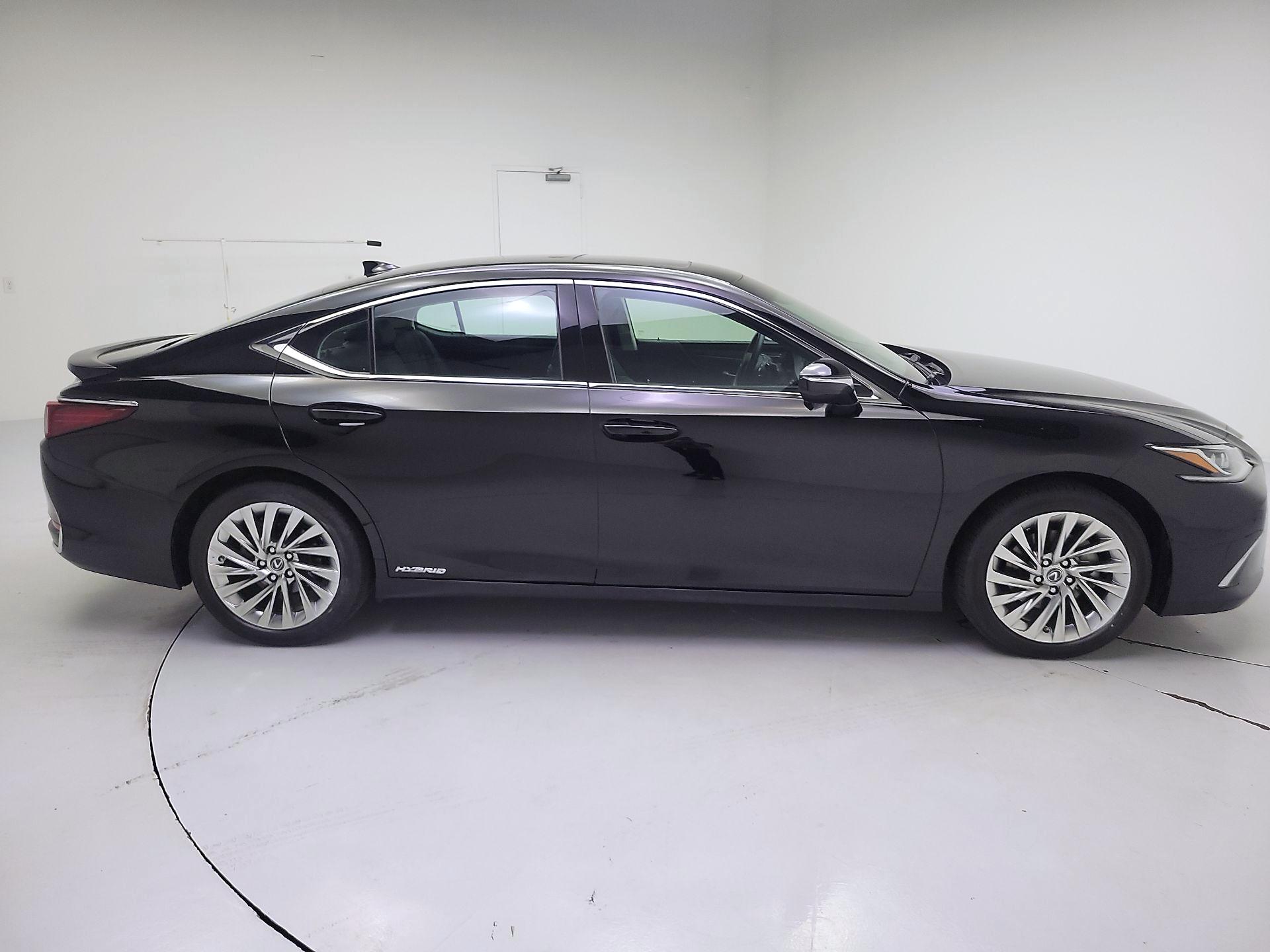 Thumbnail: 2022 Lexus ES - 4