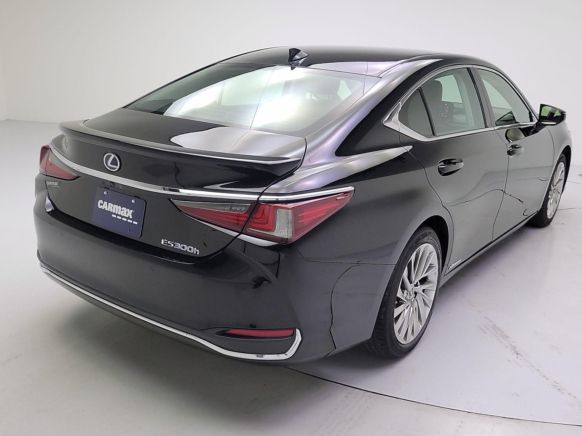 Thumbnail: 2022 Lexus ES - 5