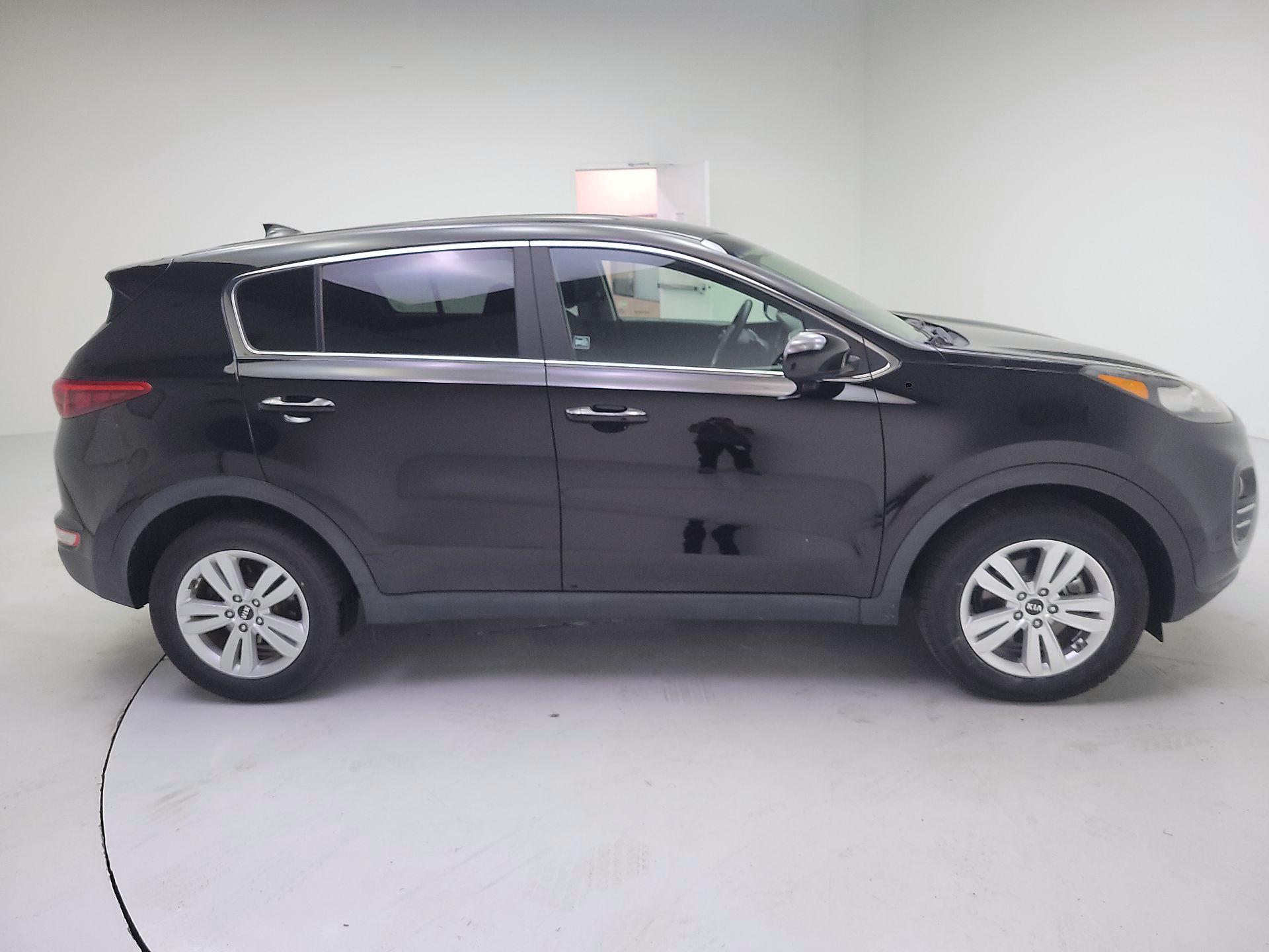 Thumbnail: 2017 Kia Sportage - 4