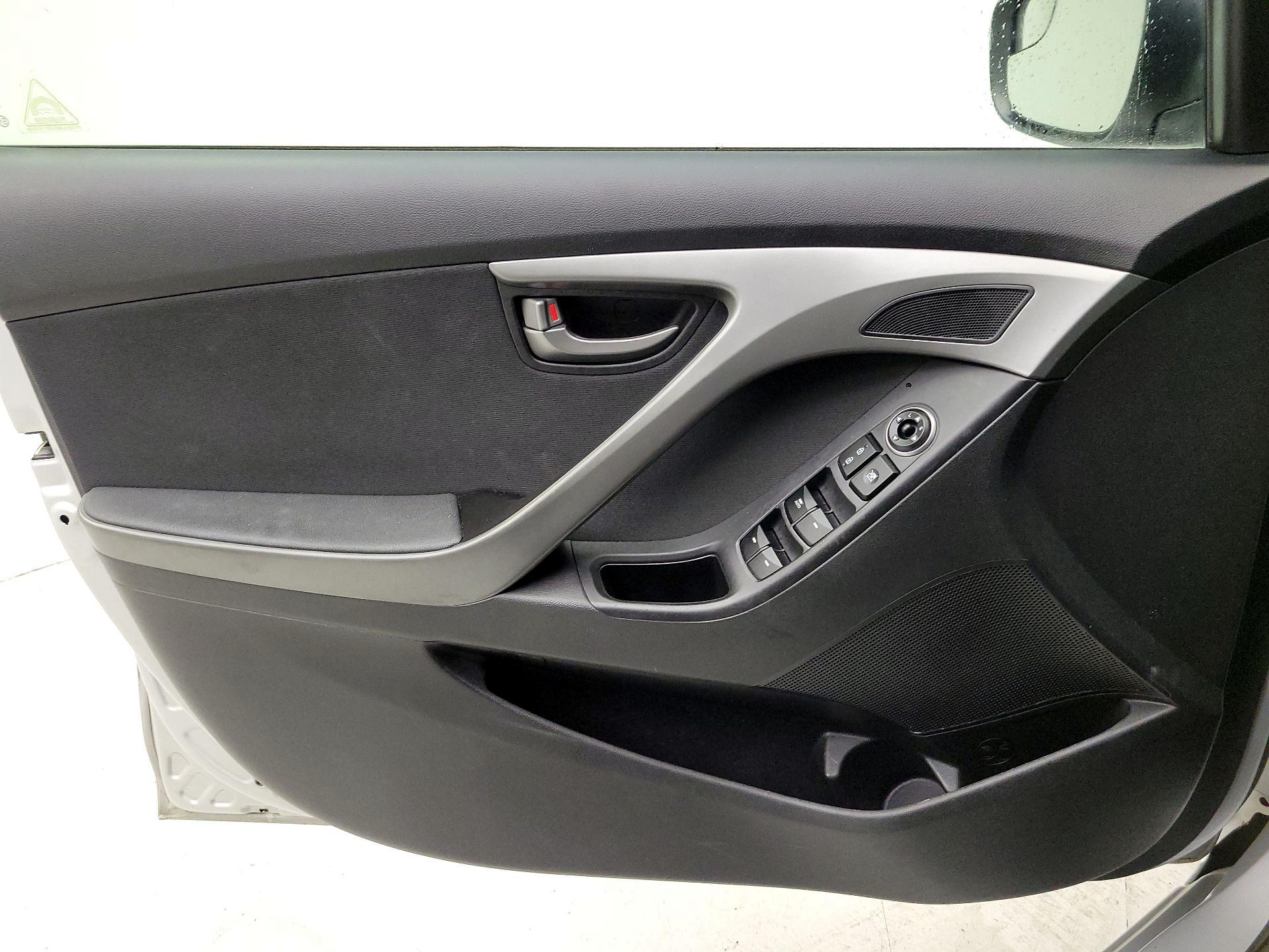 Thumbnail: 2016 Hyundai Elantra - 12
