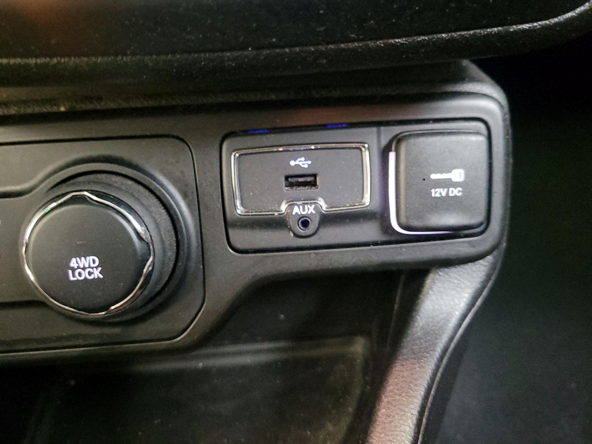 Thumbnail: 2018 Jeep Renegade - 16